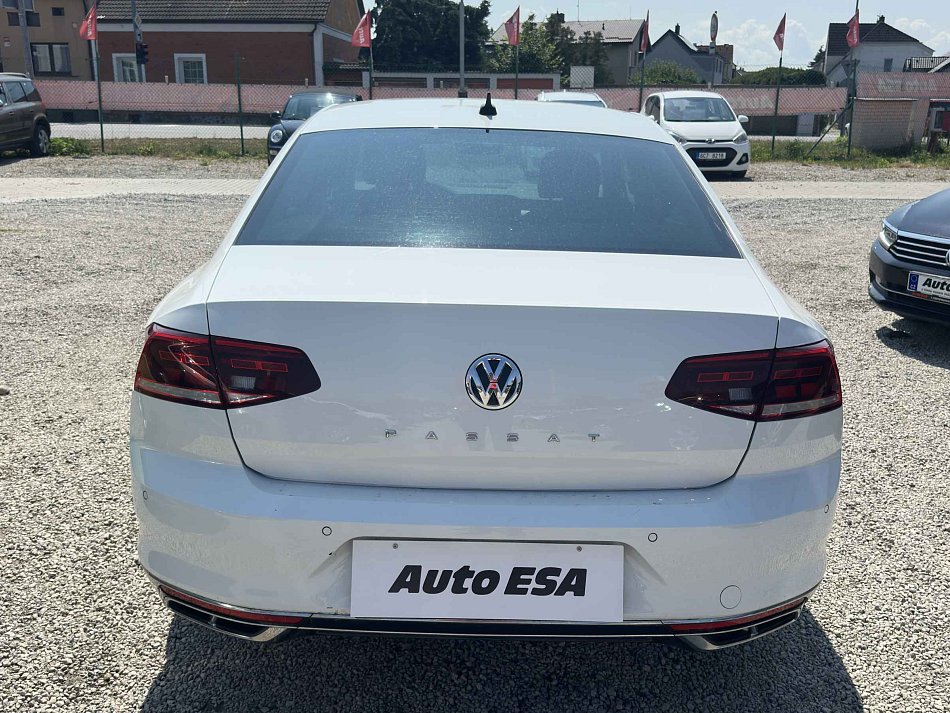 Volkswagen Passat 2.0TSi 