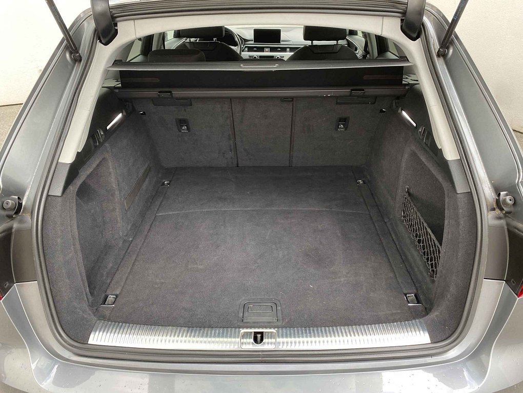 Audi A4 2.0 TDi S-line