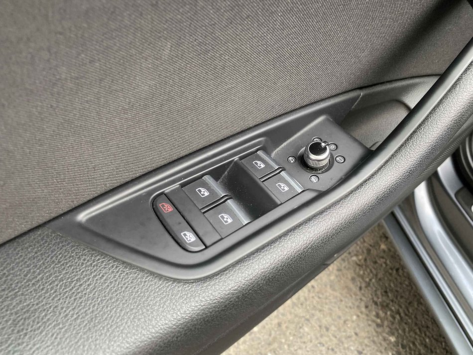 Audi A4 2.0 TDi S-line