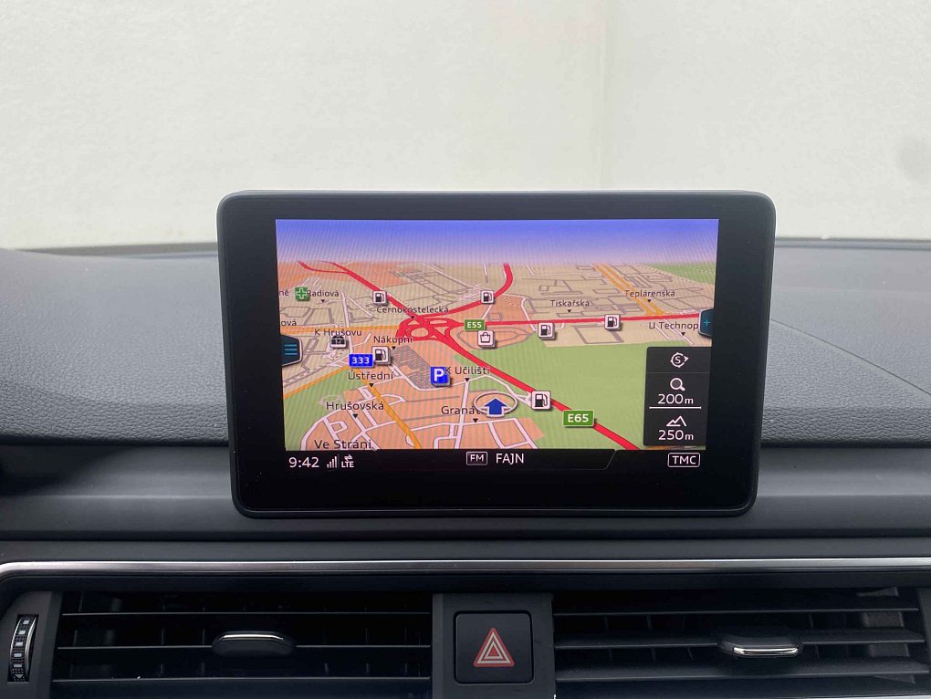 Audi A4 2.0 TDi S-line