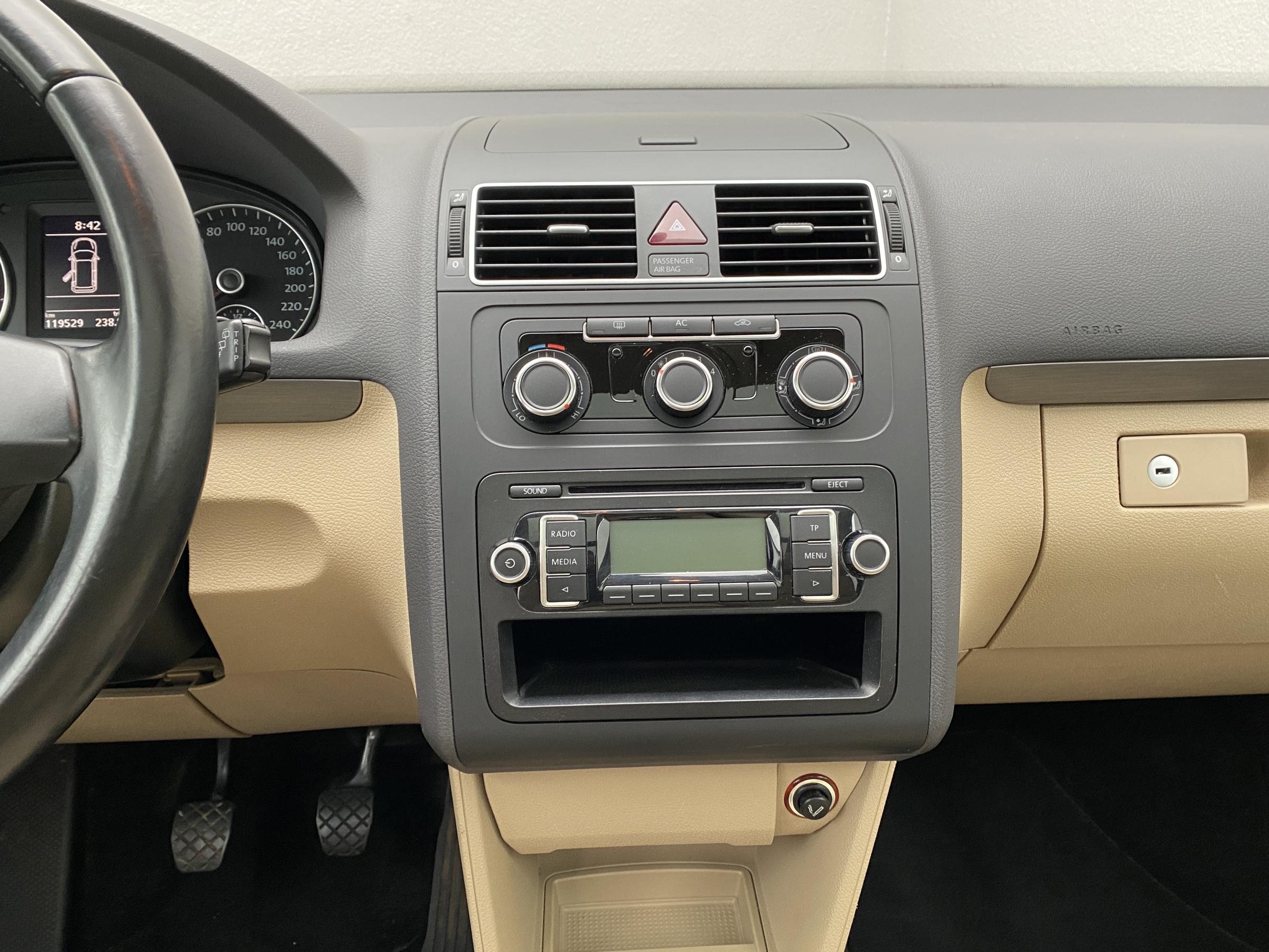 Volkswagen Touran, 2011 - pohled č. 12