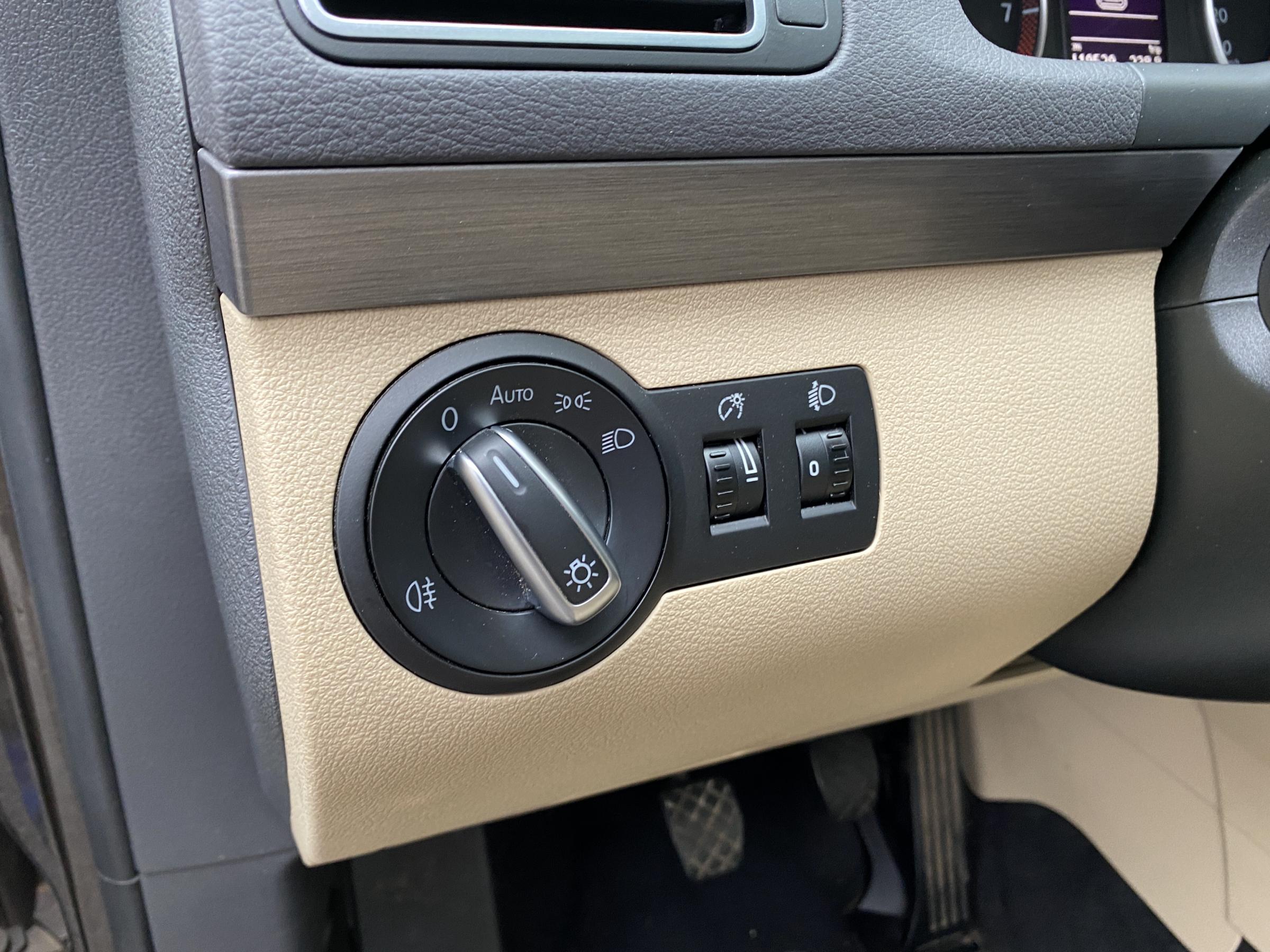 Volkswagen Touran, 2011 - pohled č. 15