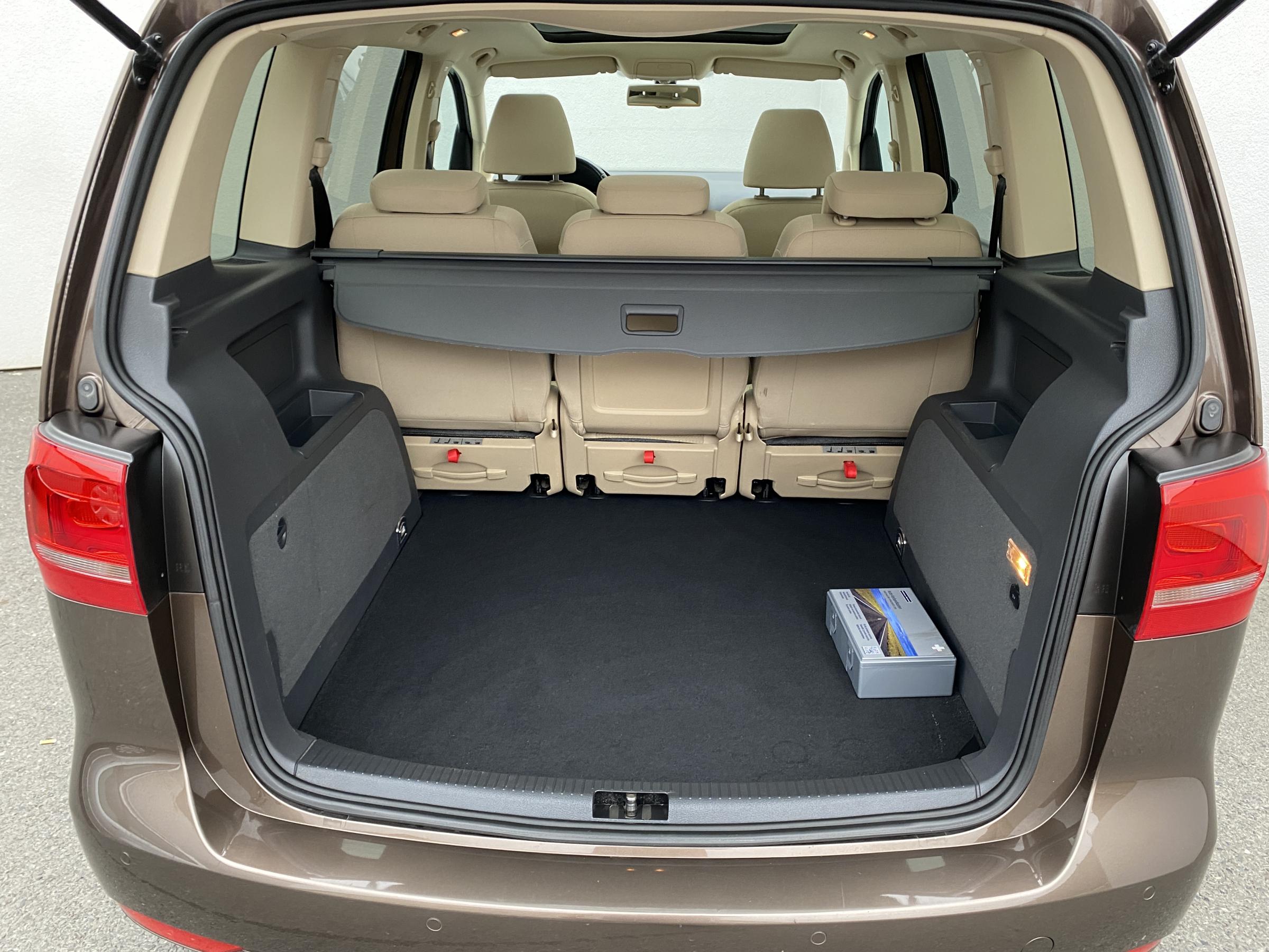 Volkswagen Touran, 2011 - pohled č. 7