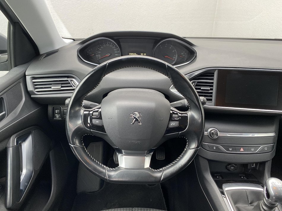 Peugeot 308 1.2i 