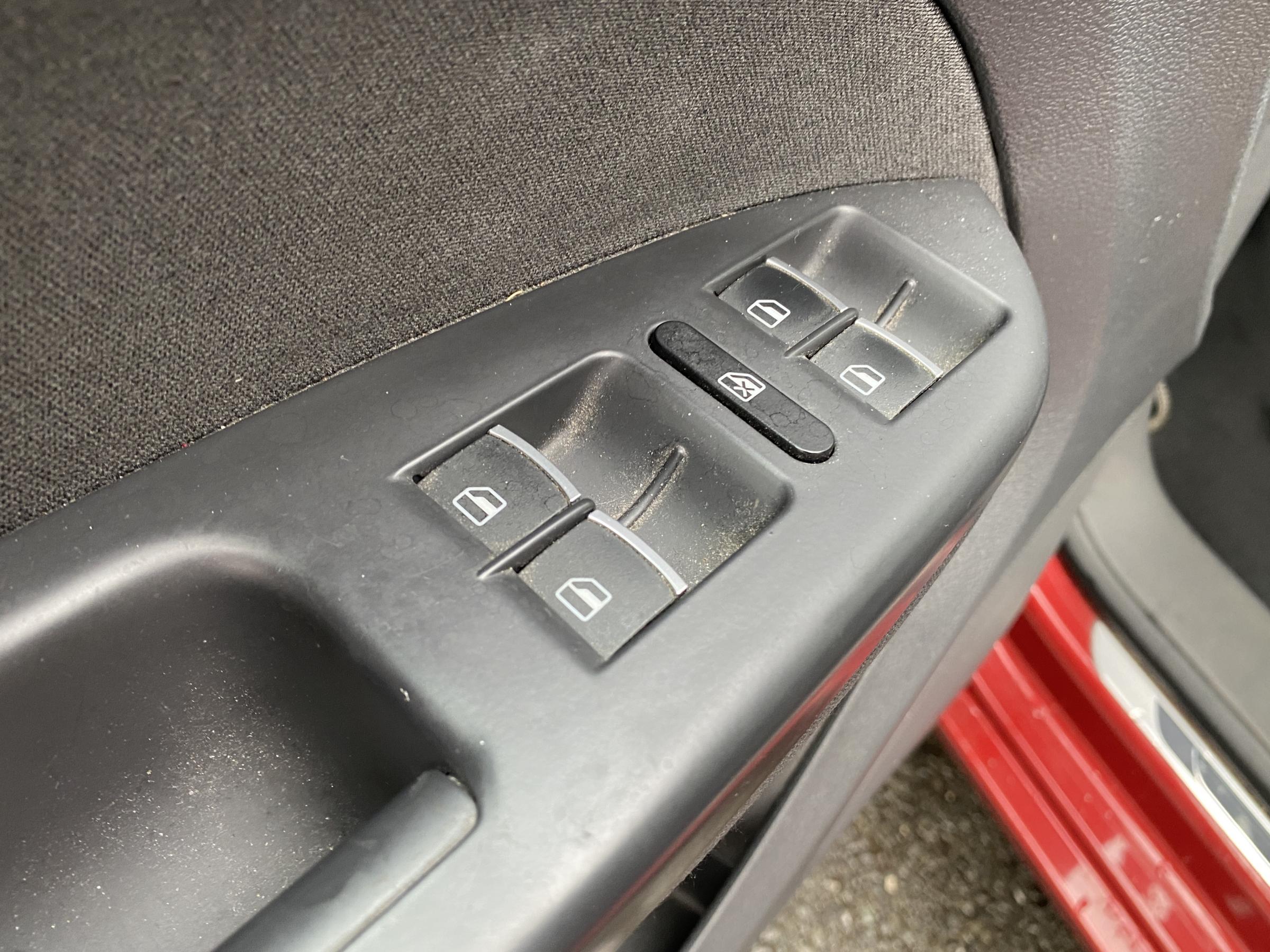 Volkswagen Touran, 2014 - pohled č. 13