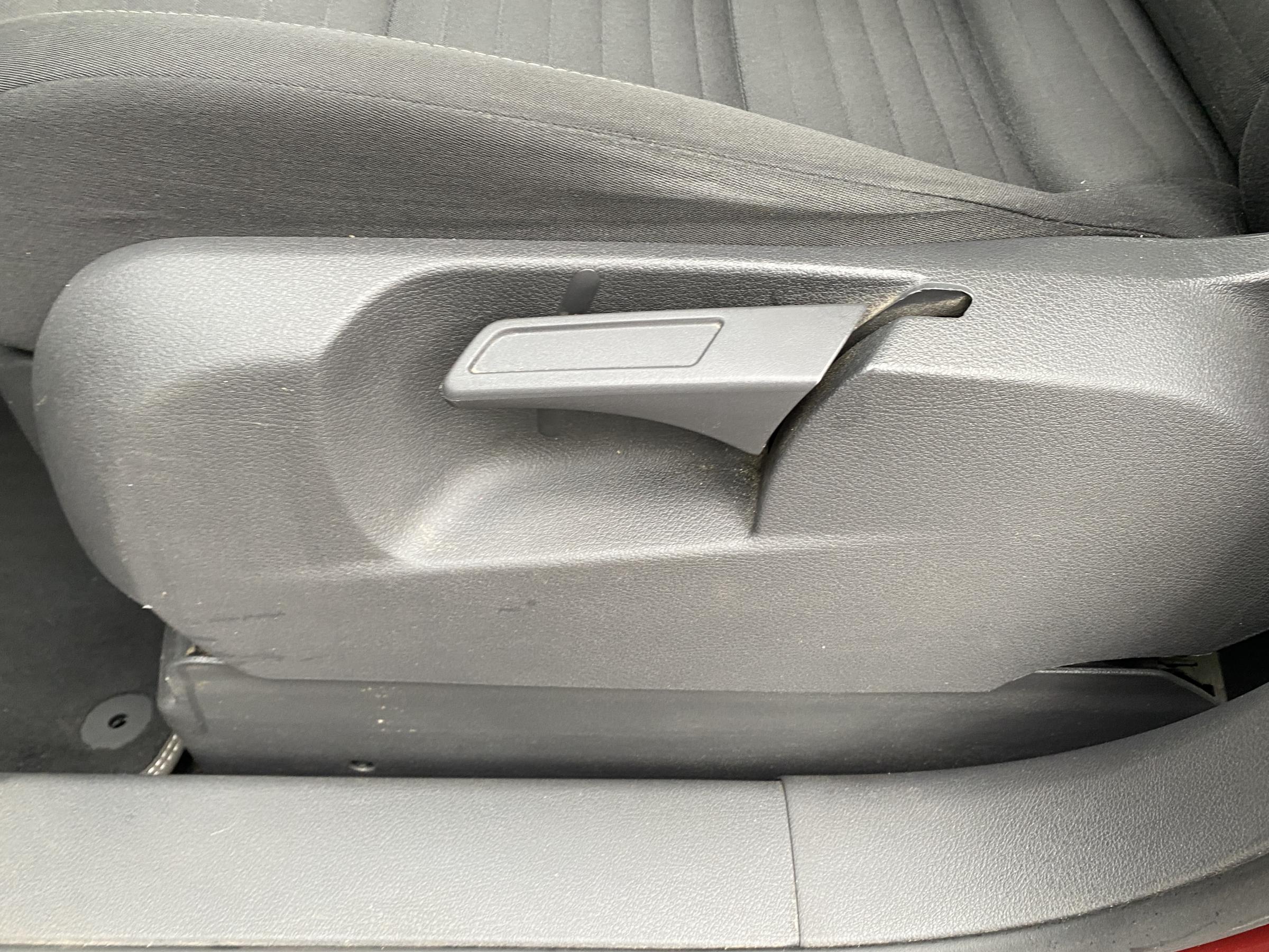 Volkswagen Touran, 2014 - pohled č. 14