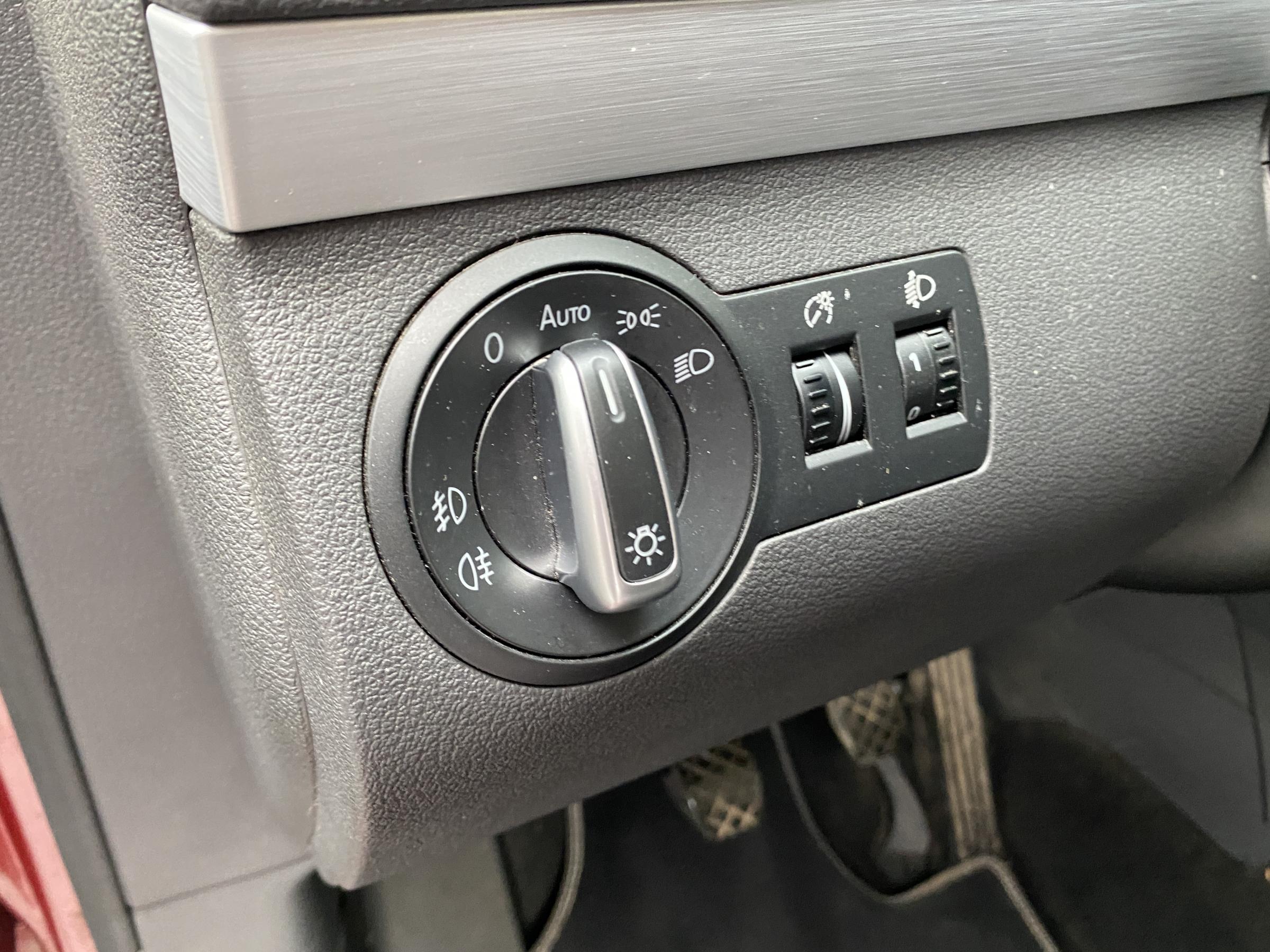 Volkswagen Touran, 2014 - pohled č. 15