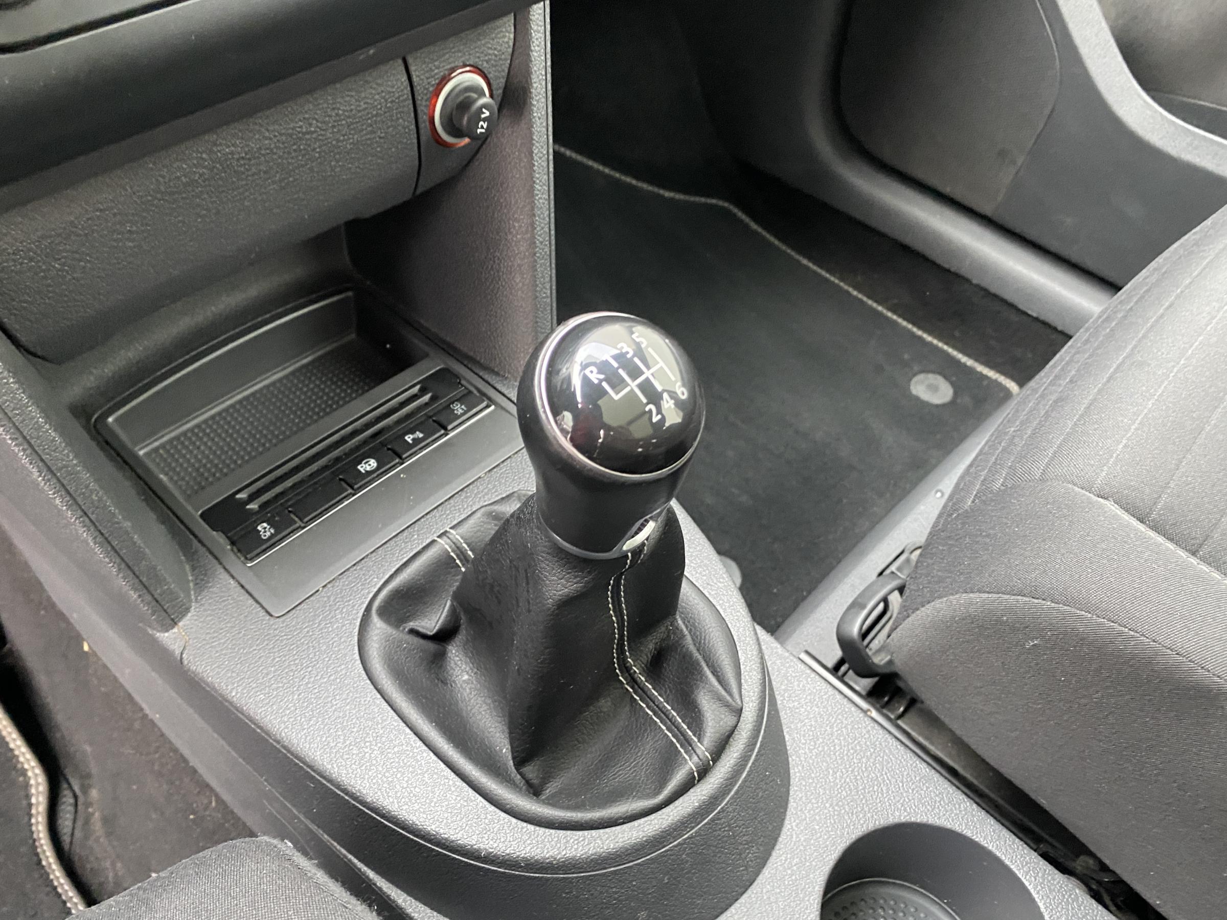 Volkswagen Touran, 2014 - pohled č. 16