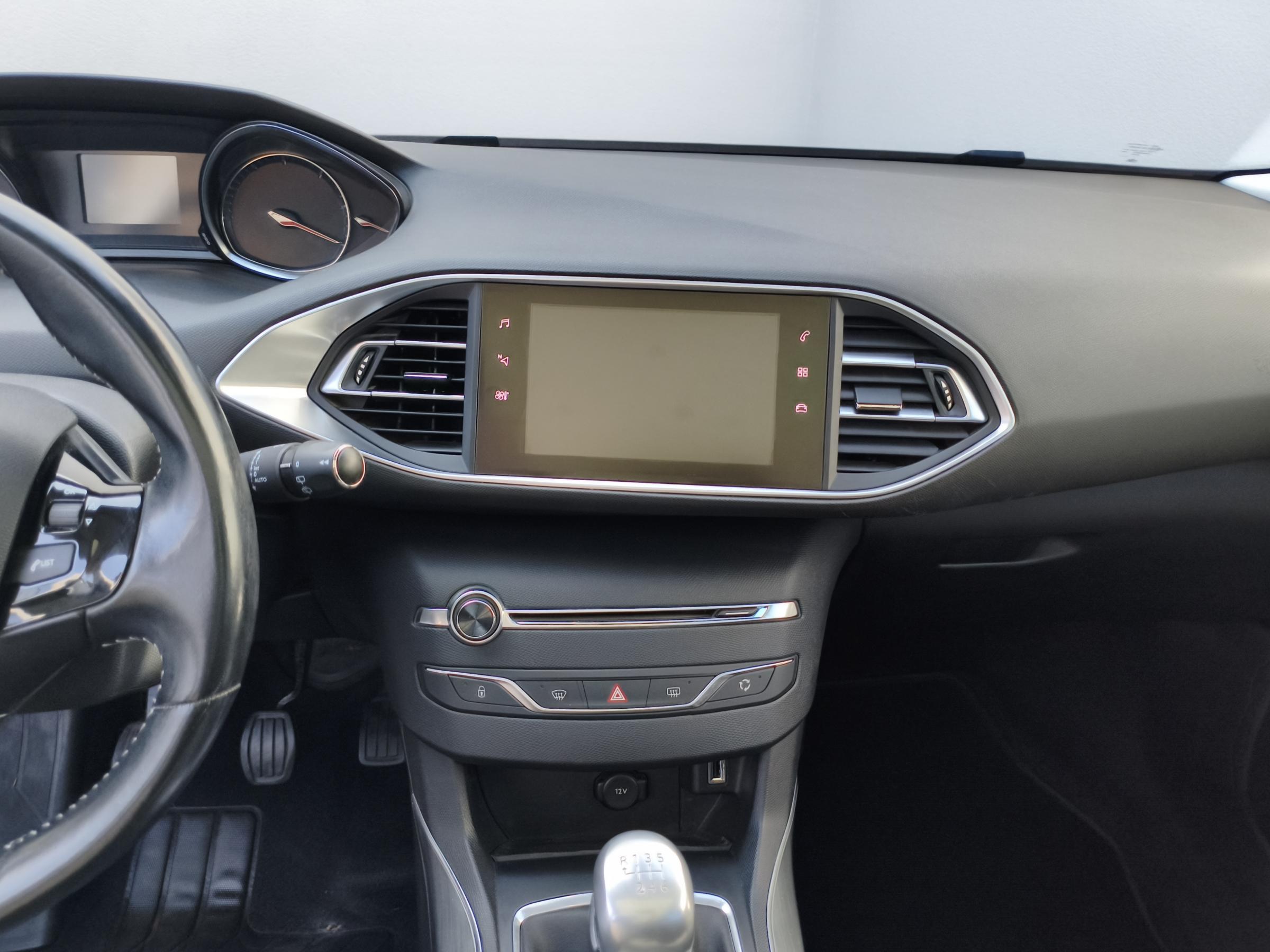 Peugeot 308, 2018 - pohled č. 10