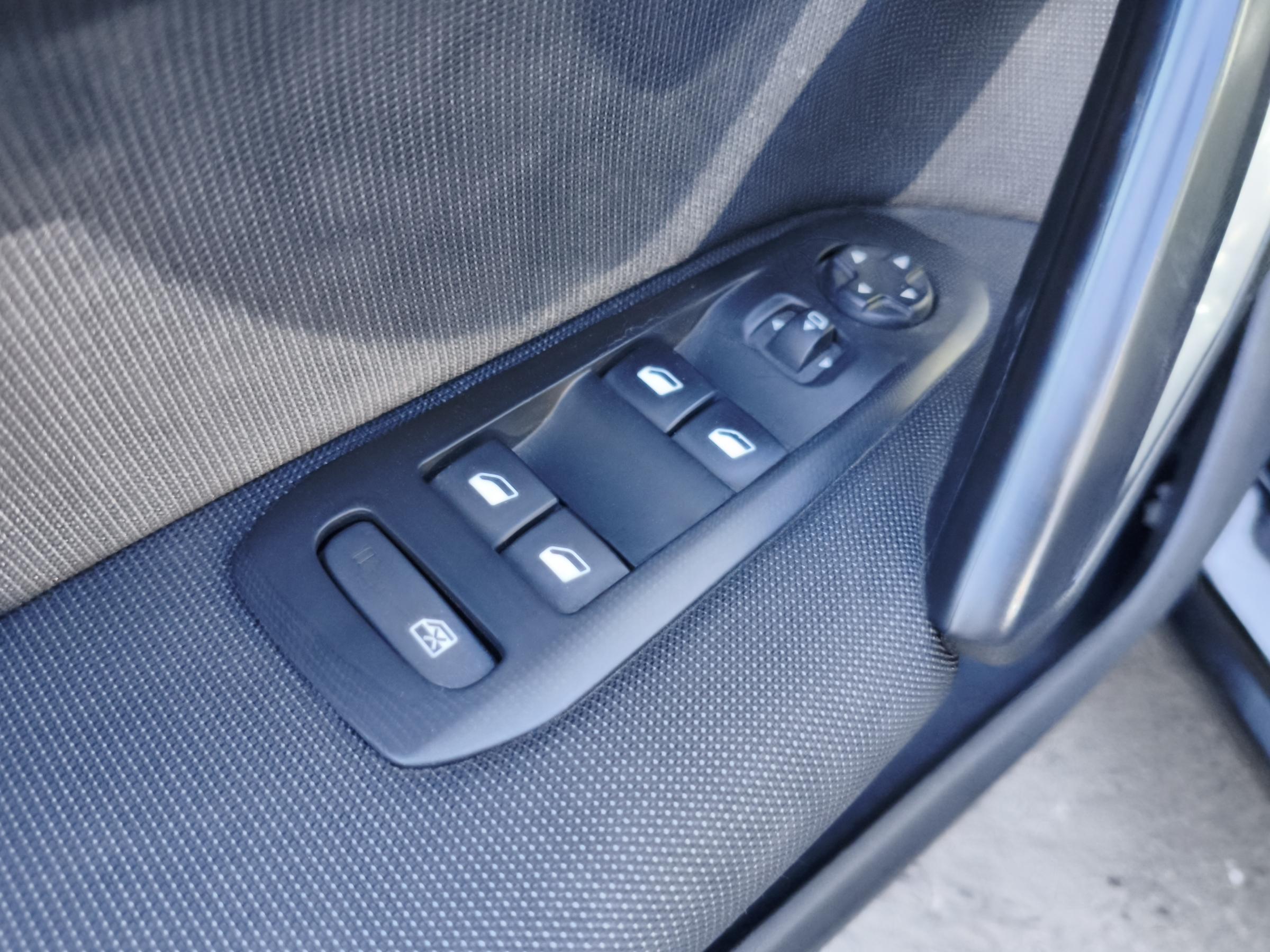 Peugeot 308, 2018 - pohled č. 16