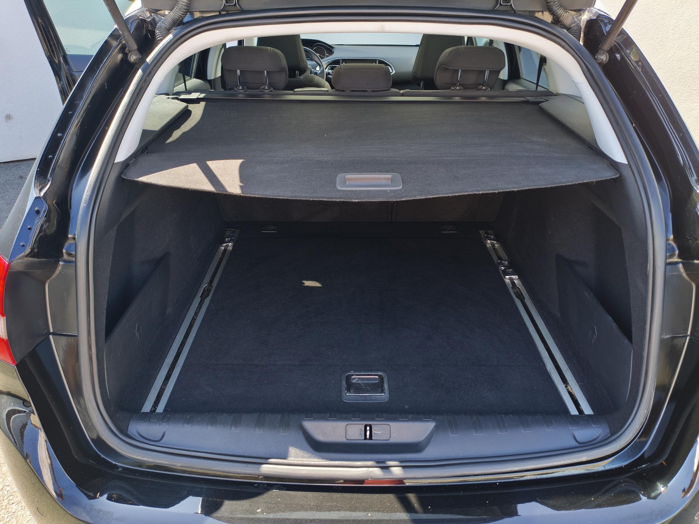 Peugeot 308, 2018 - pohled č. 7