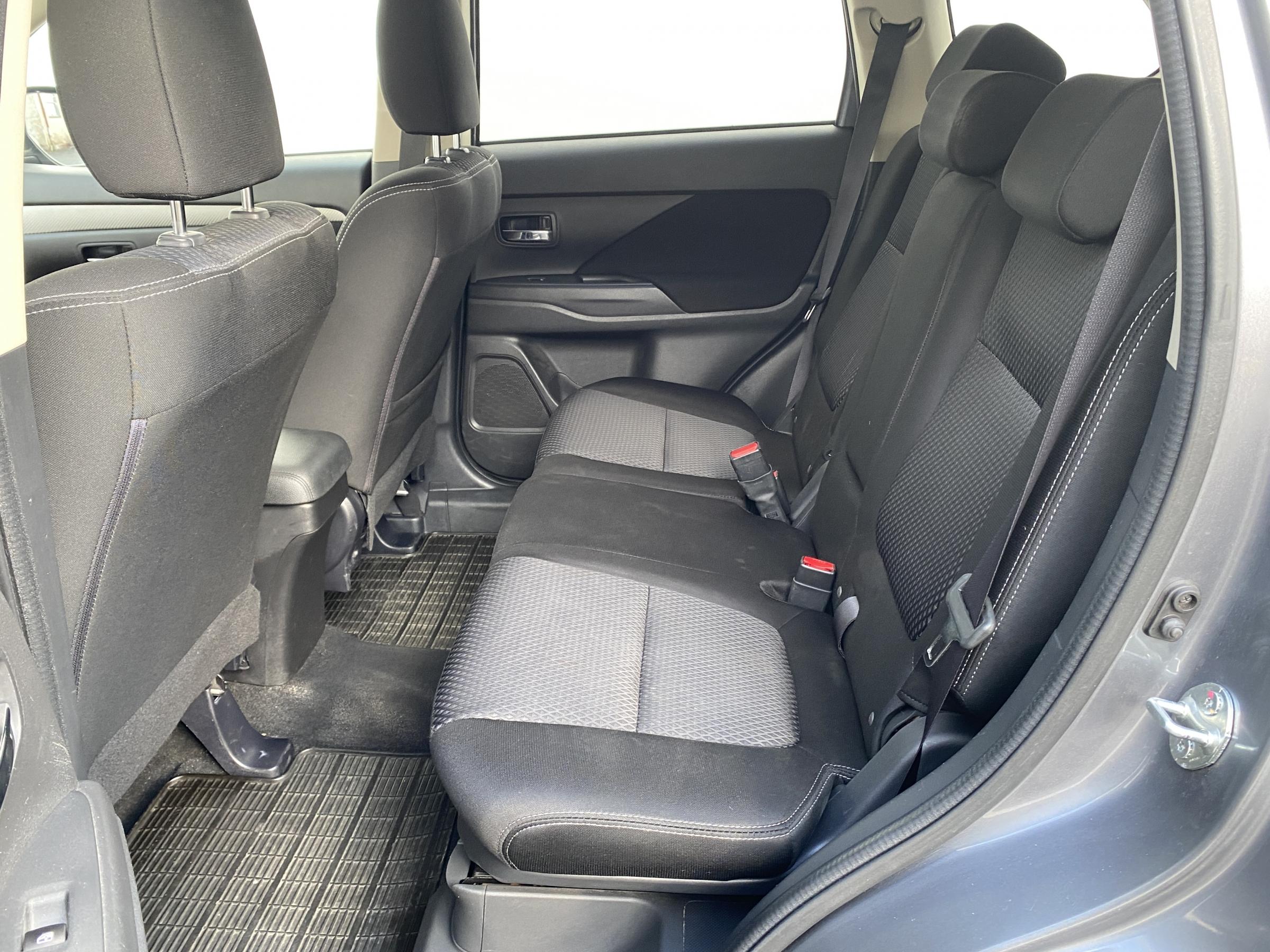 Mitsubishi Outlander, 2016 - pohled č. 10