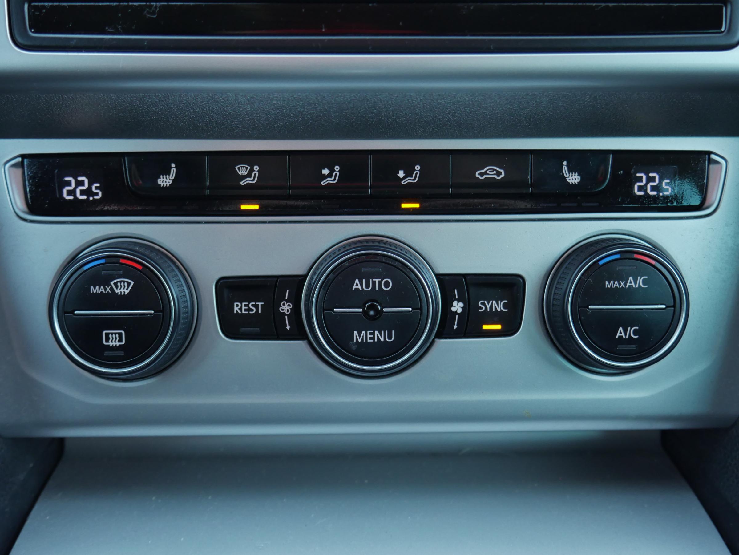 Volkswagen Passat, 2016 - pohled č. 16