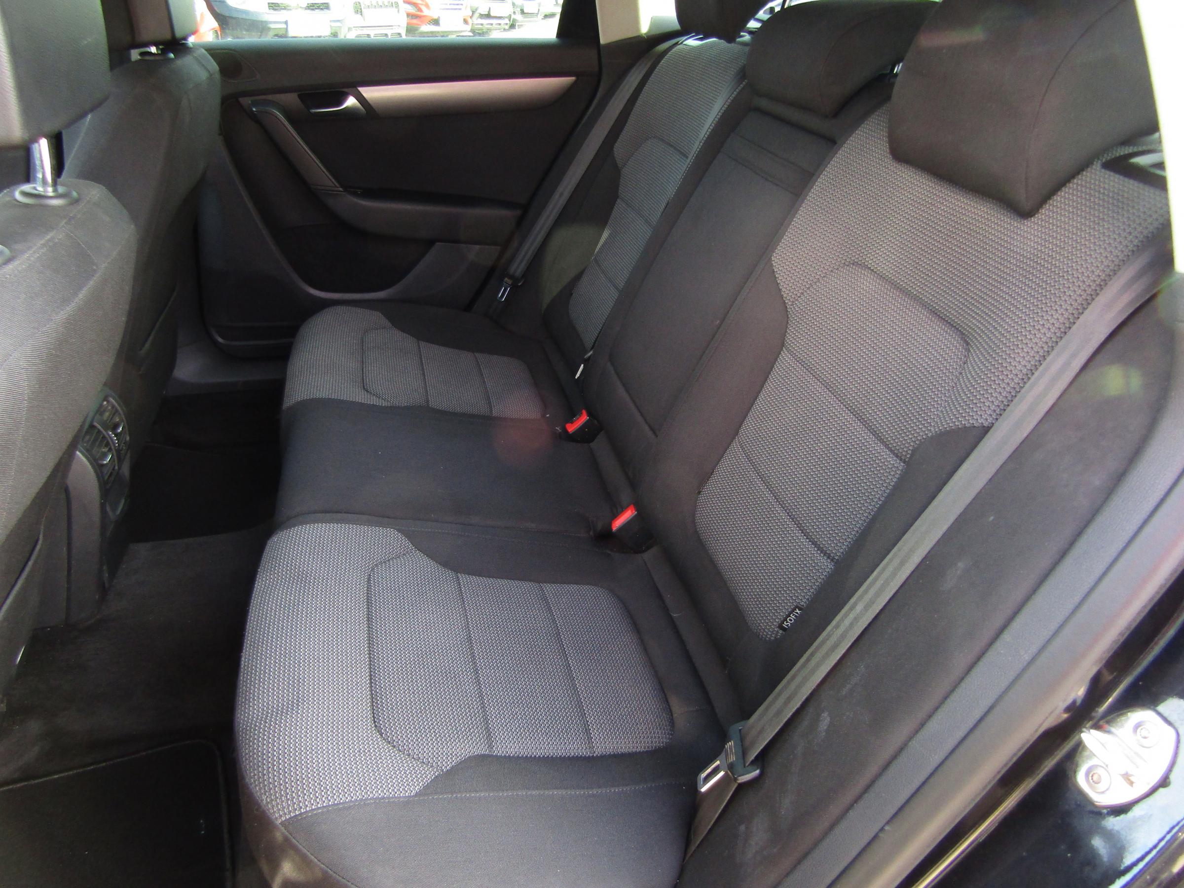 Volkswagen Passat, 2011 - pohled č. 12