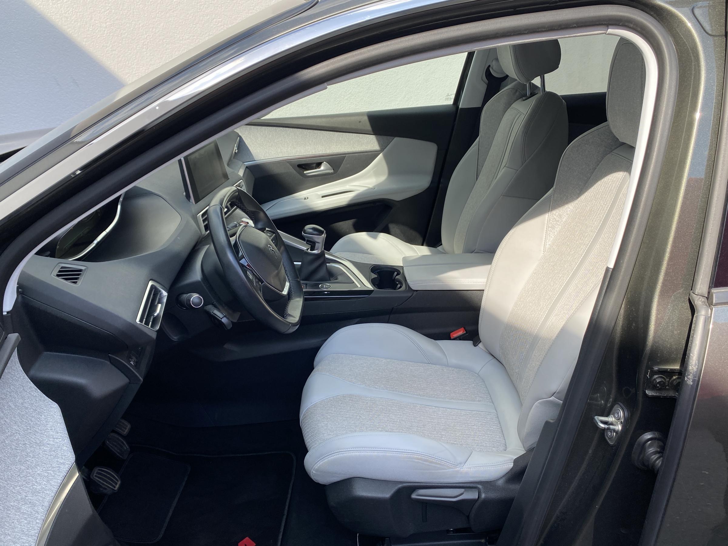 Peugeot 3008, 2018 - pohled č. 15