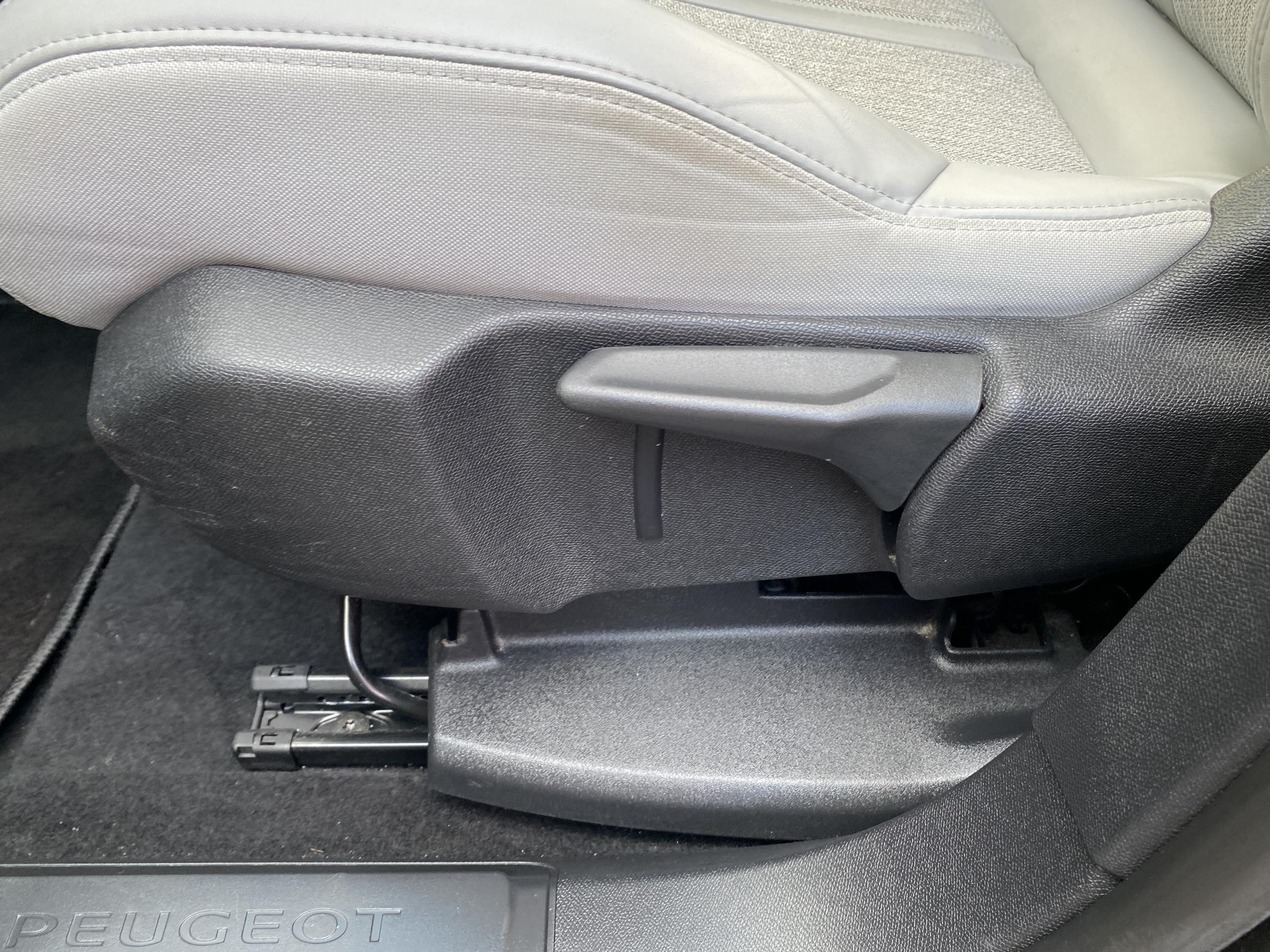 Peugeot 3008, 2018 - pohled č. 18