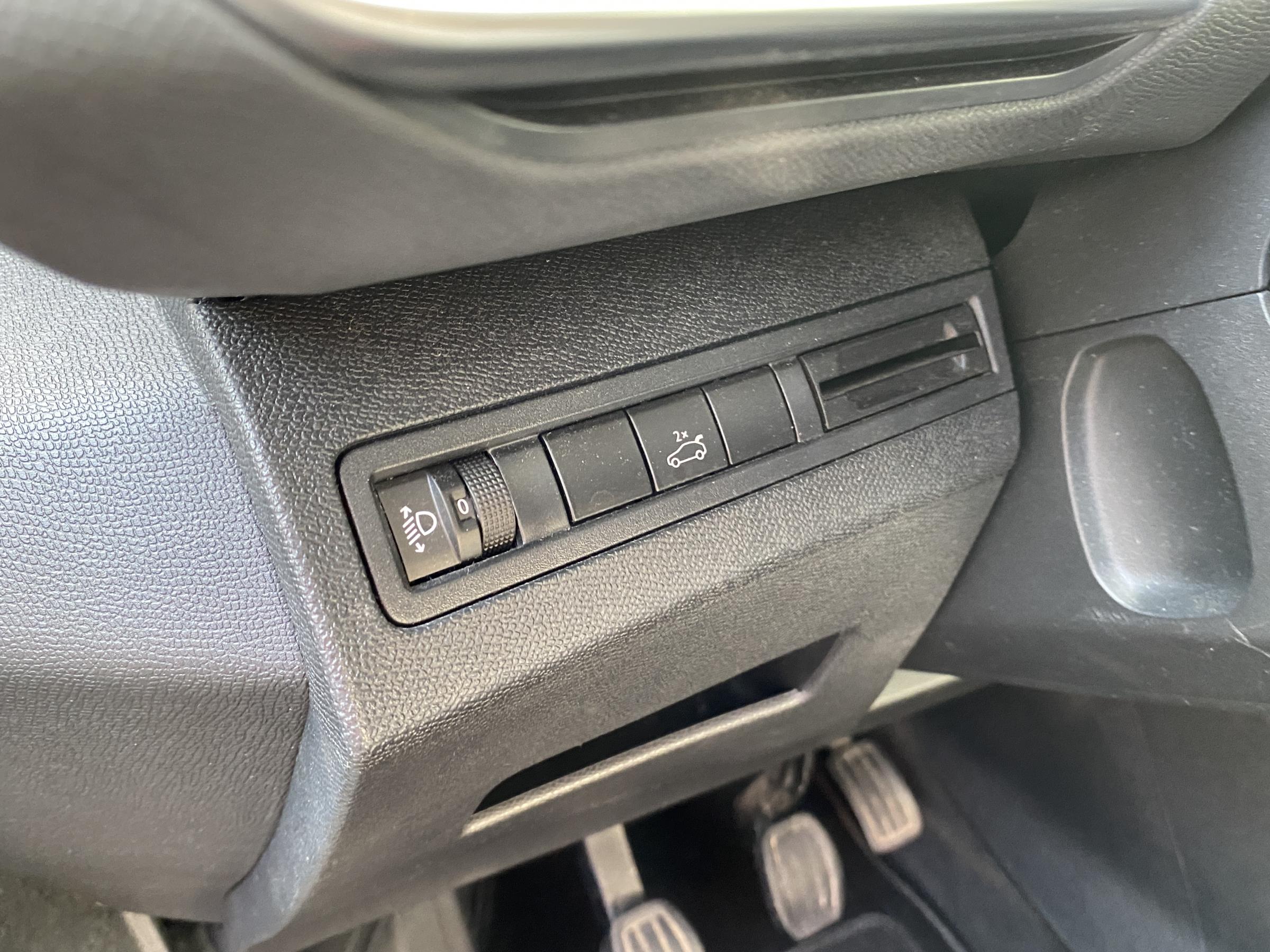 Peugeot 3008, 2018 - pohled č. 19