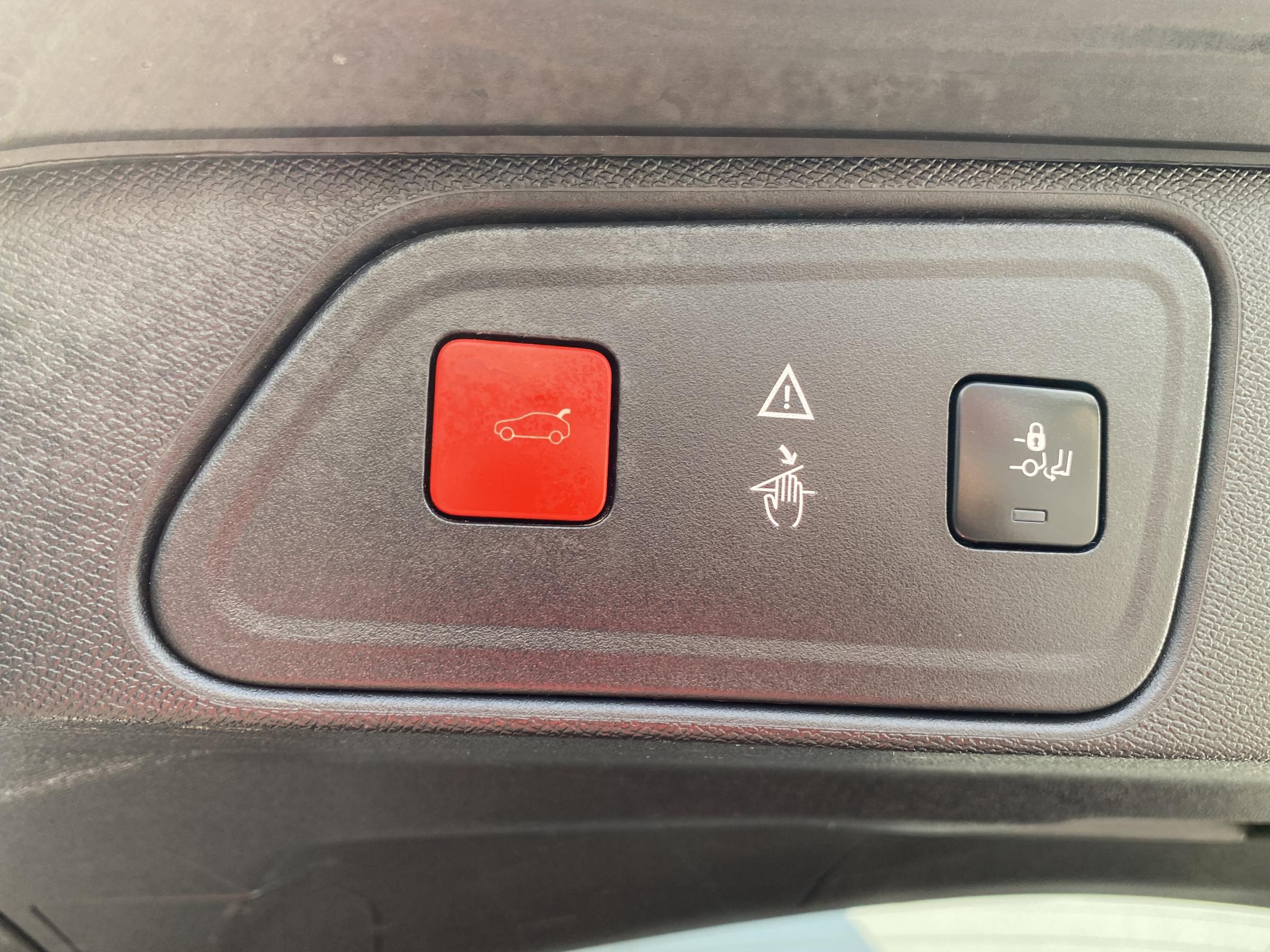 Peugeot 3008, 2018 - pohled č. 8