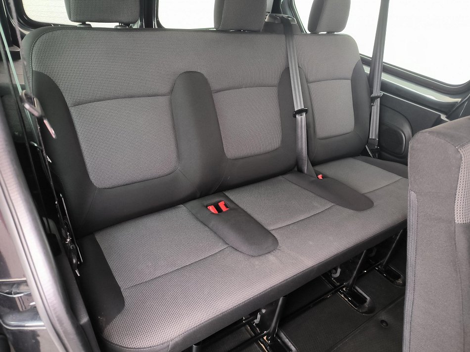 Renault Trafic 2.0dCi  L2 9míst