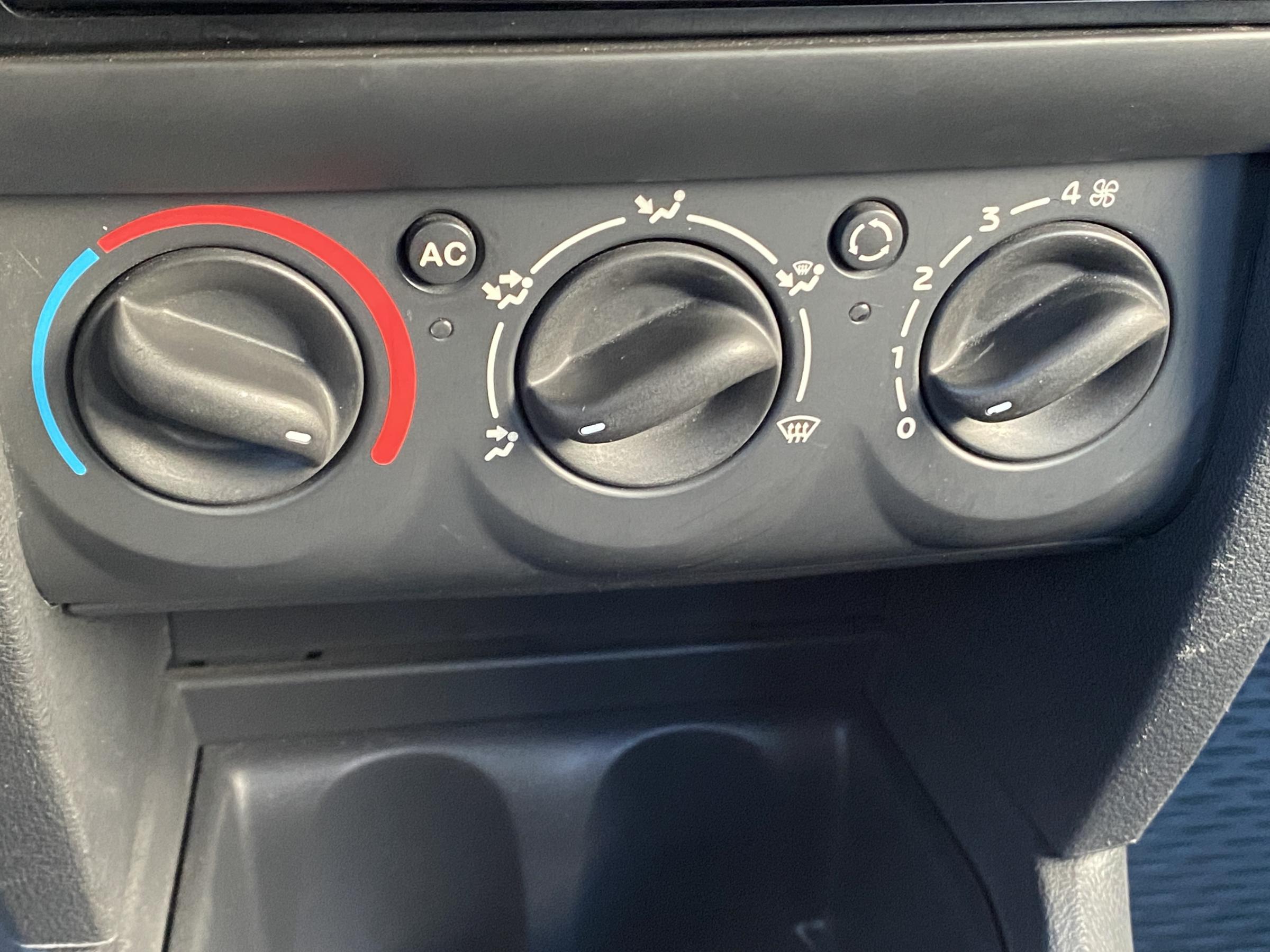 Renault Clio, 2008 - pohled č. 13