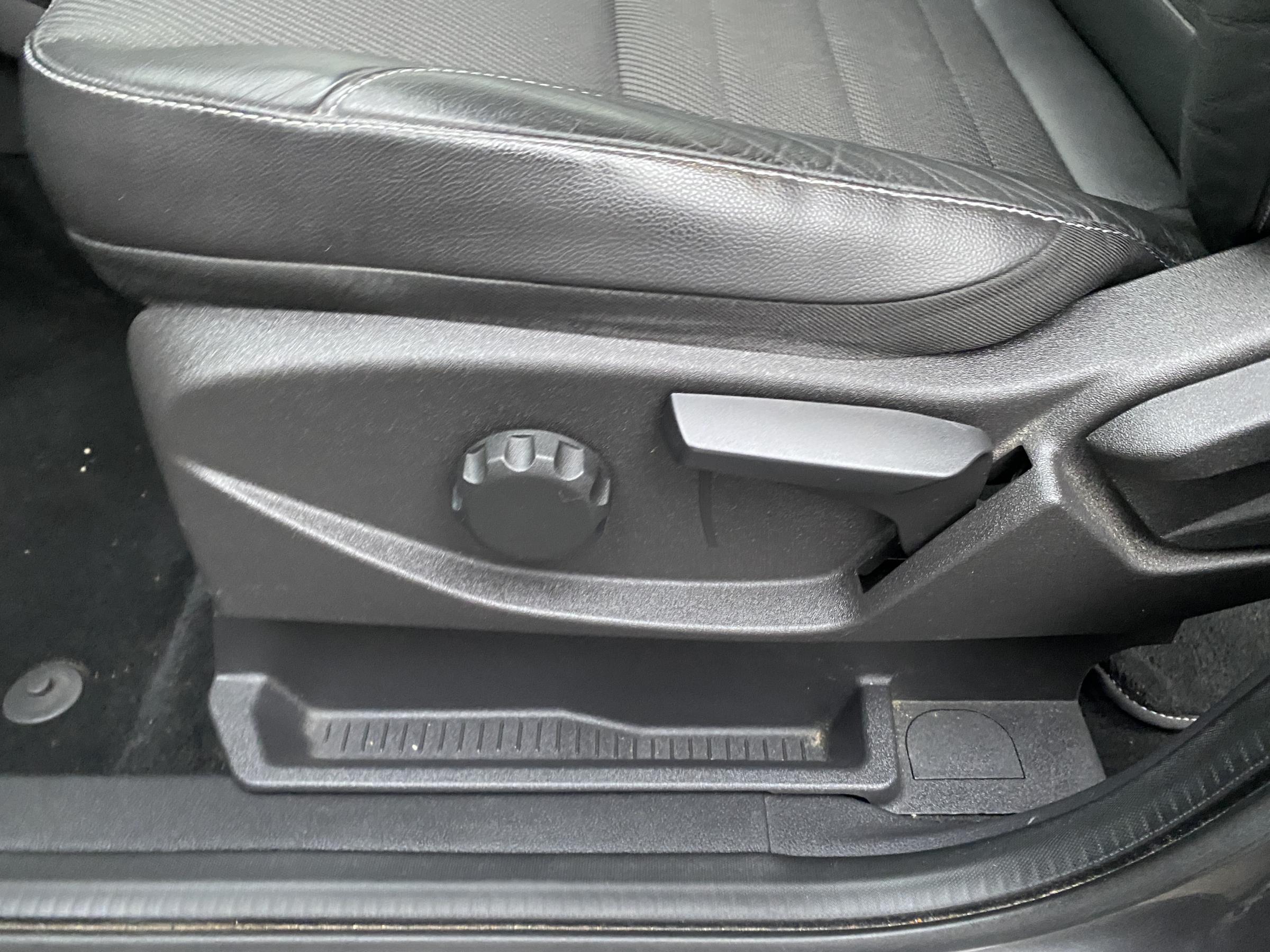 Ford Kuga, 2015 - pohled č. 14