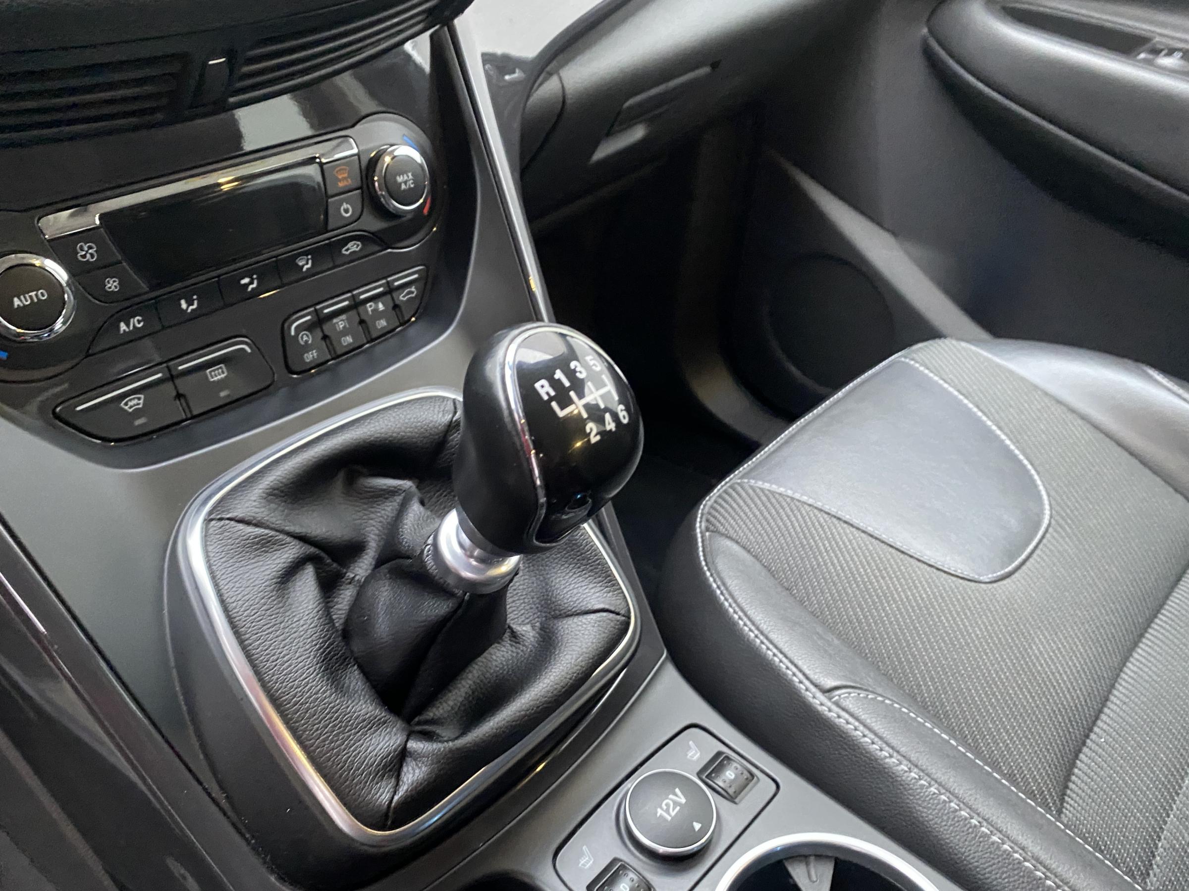 Ford Kuga, 2015 - pohled č. 16