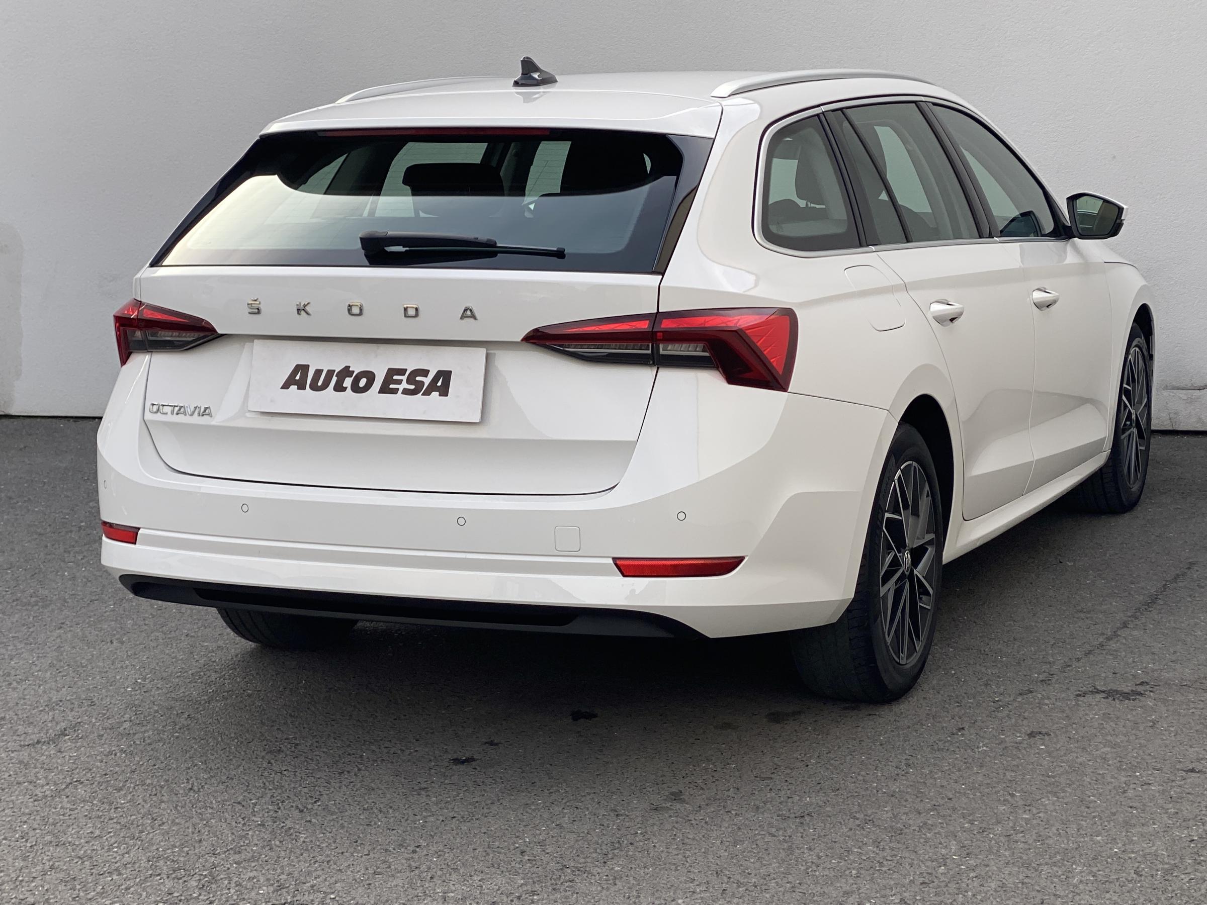 Škoda Octavia IV, 2021 - pohled č. 4