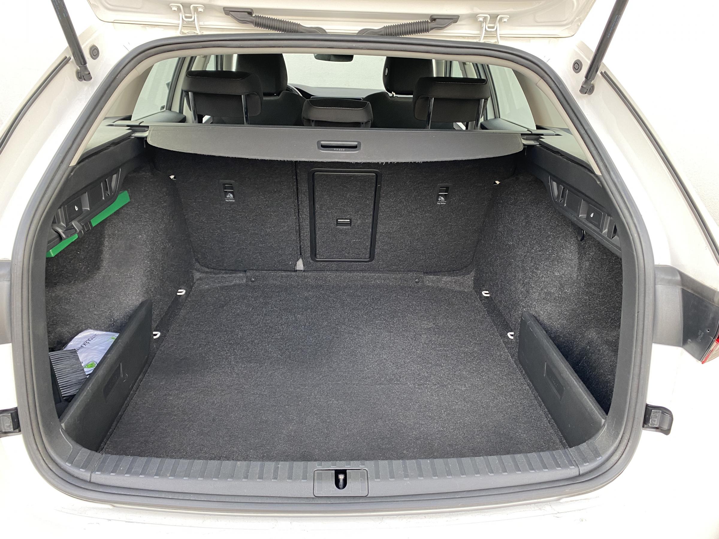 Škoda Octavia IV, 2021 - pohled č. 7