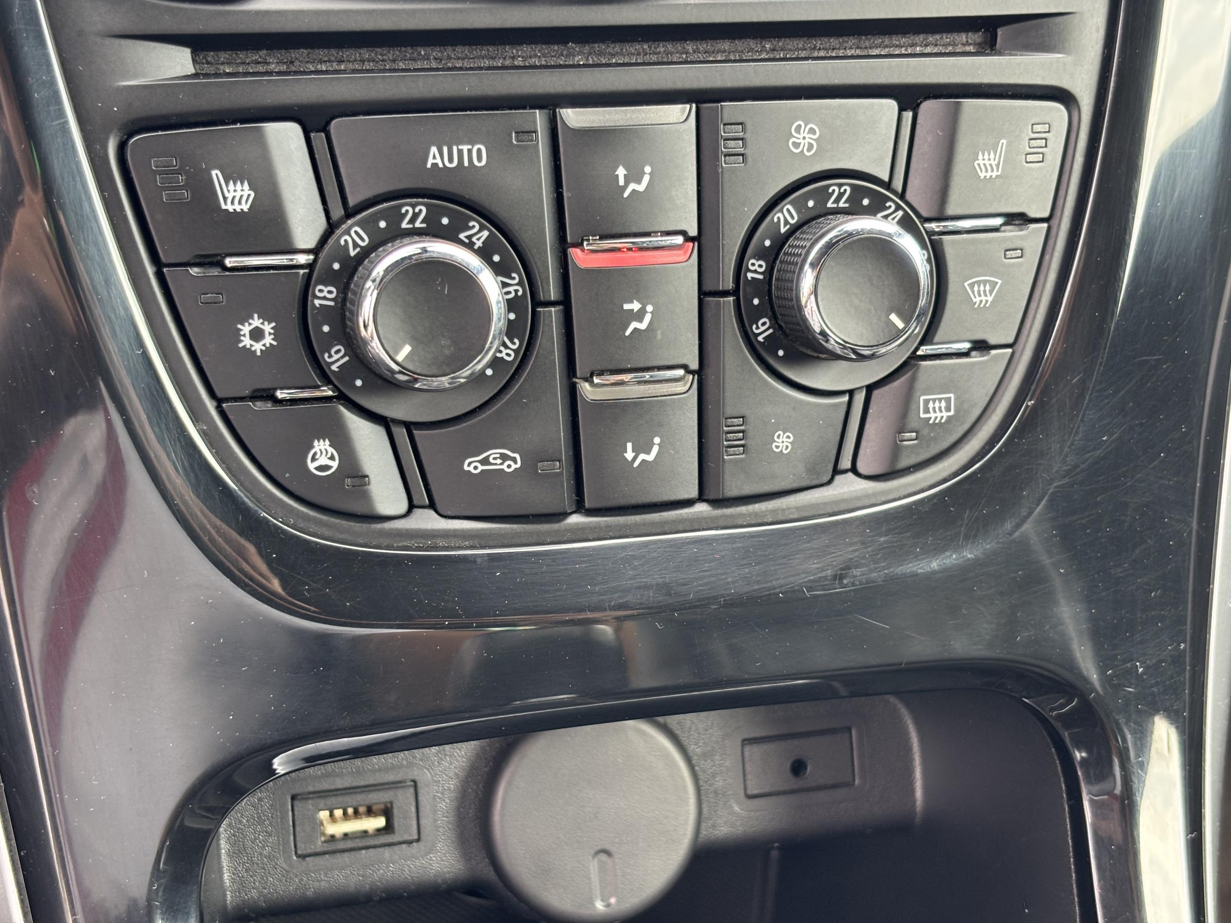 Opel Astra, 2014 - pohled č. 17