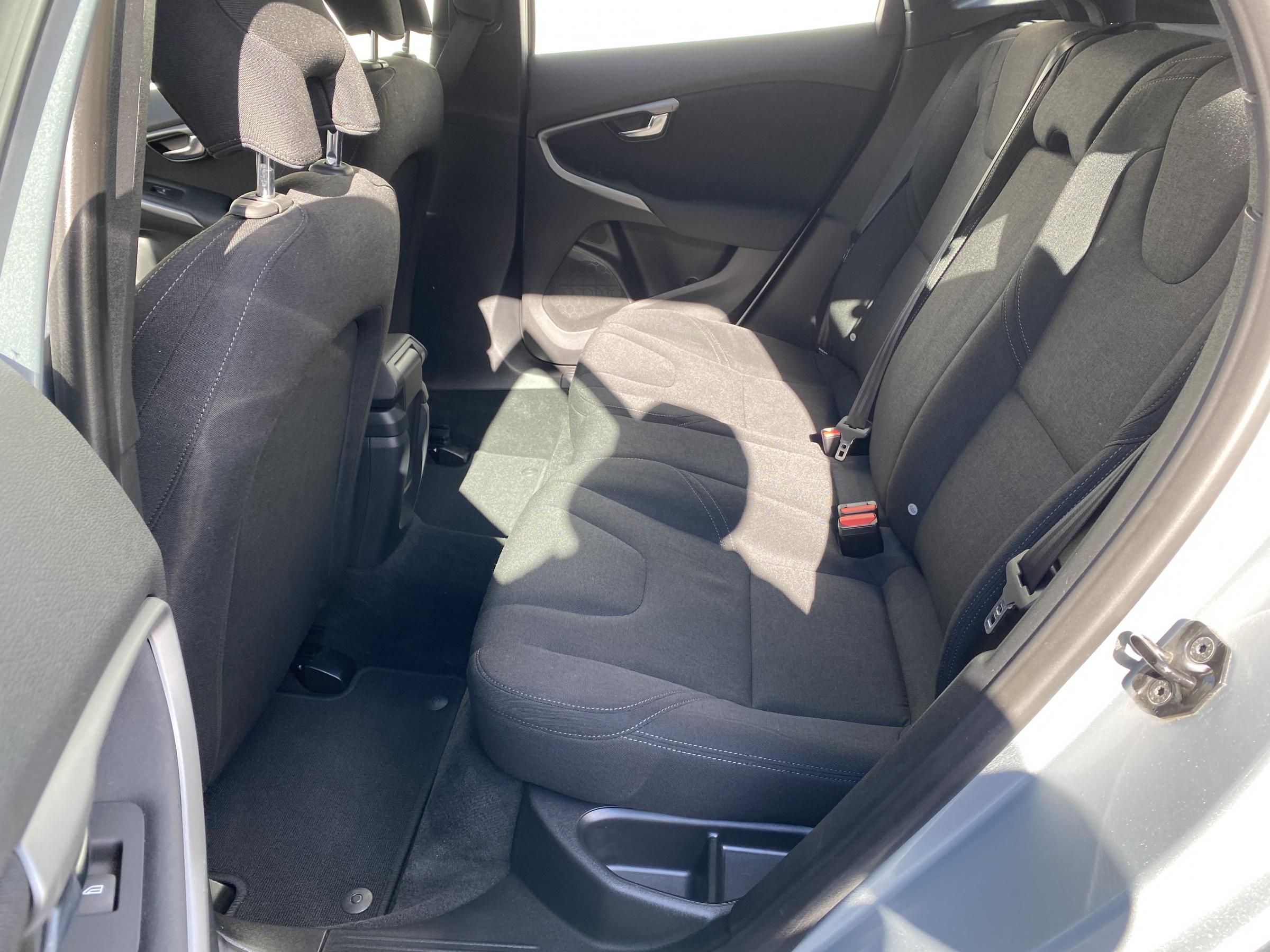 Volvo V40, 2013 - pohled č. 10