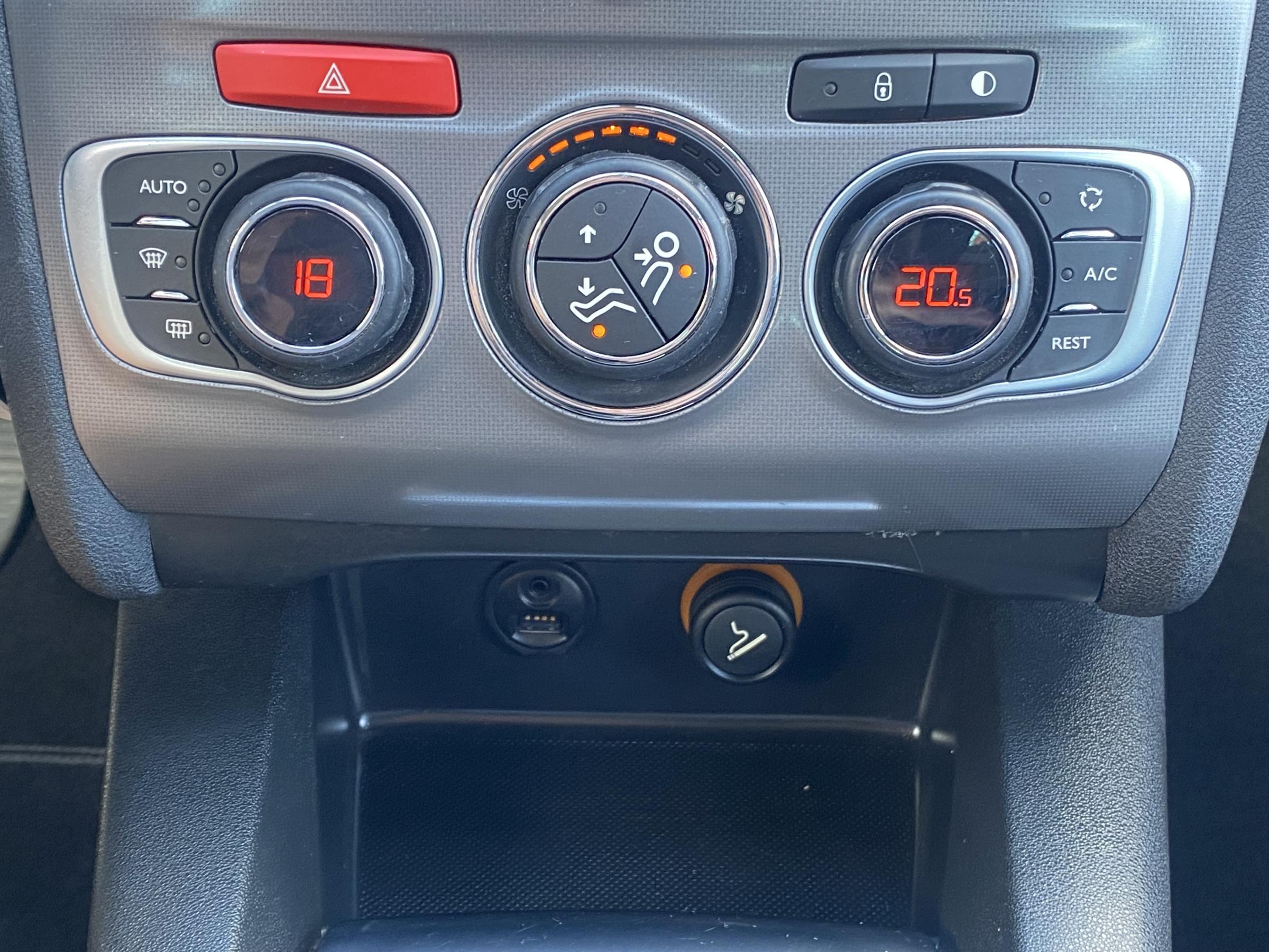 Citroën C4, 2015 - pohled č. 18