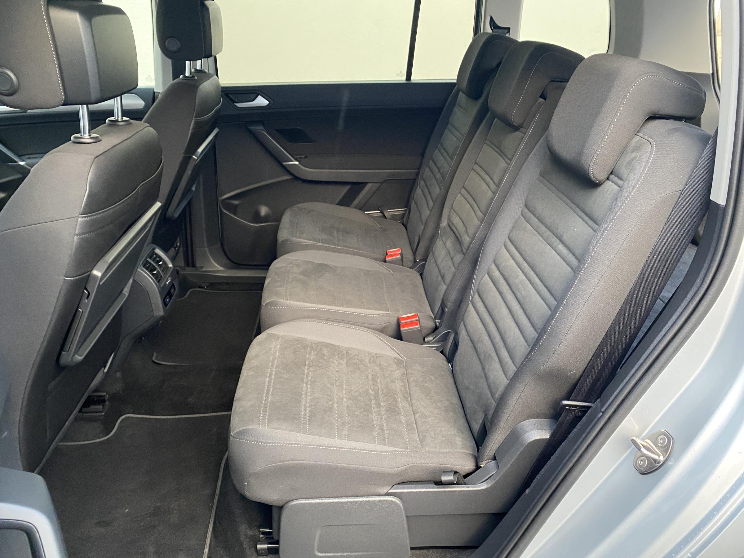 Volkswagen Touran, 2021 - pohled č. 10