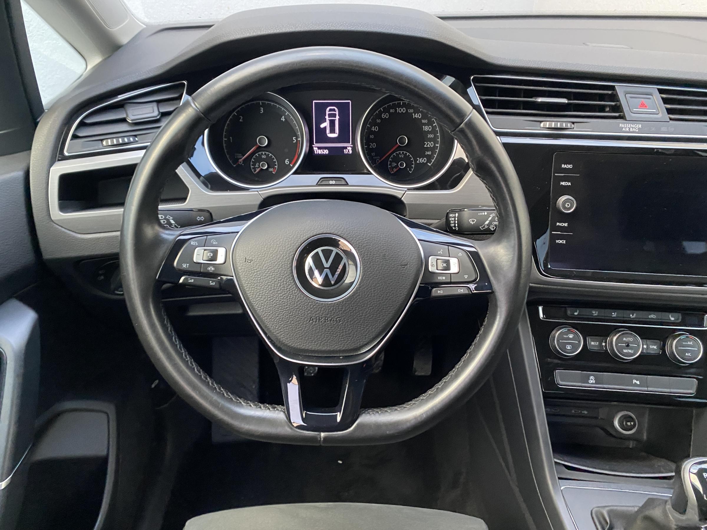 Volkswagen Touran, 2021 - pohled č. 11