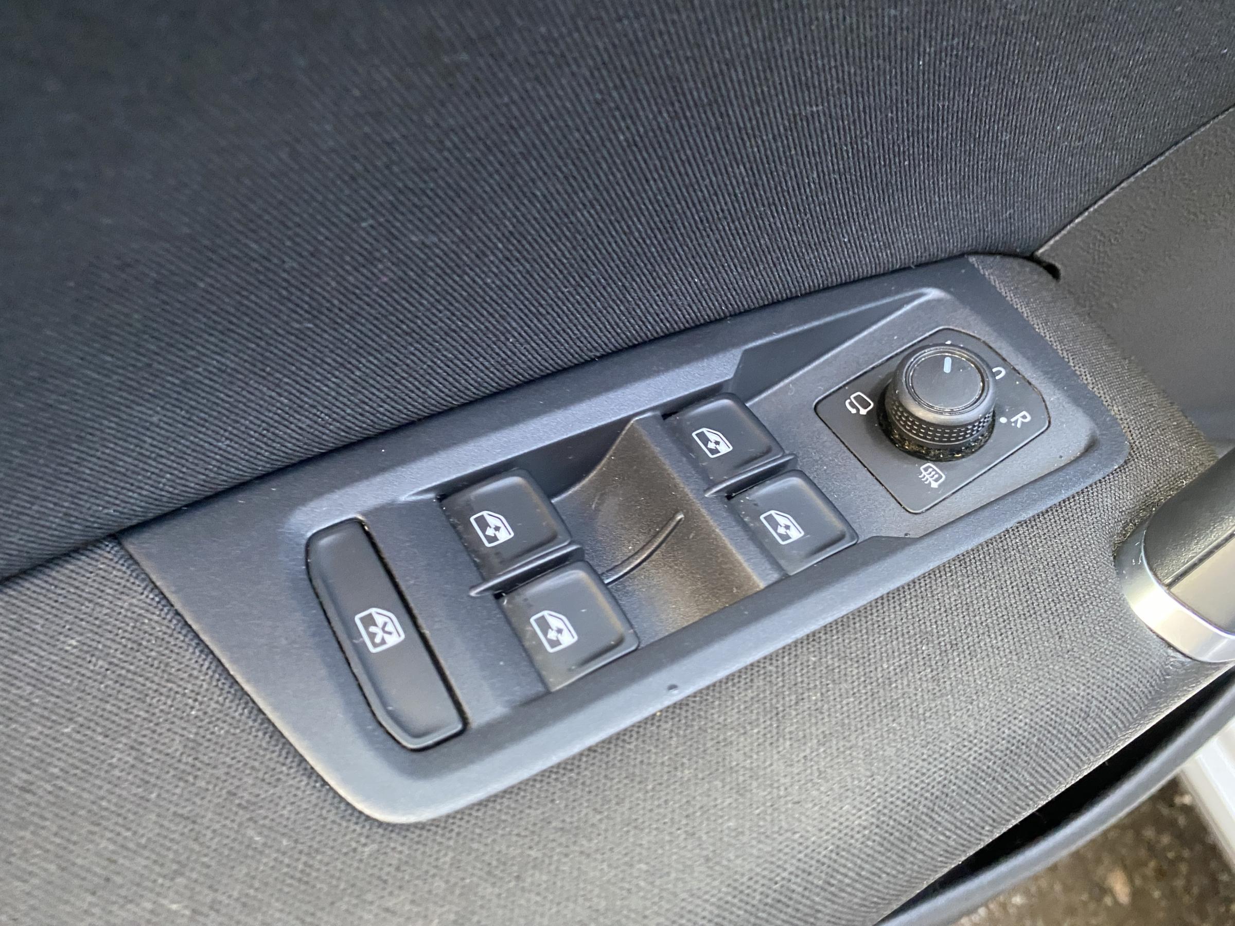 Volkswagen Touran, 2021 - pohled č. 13