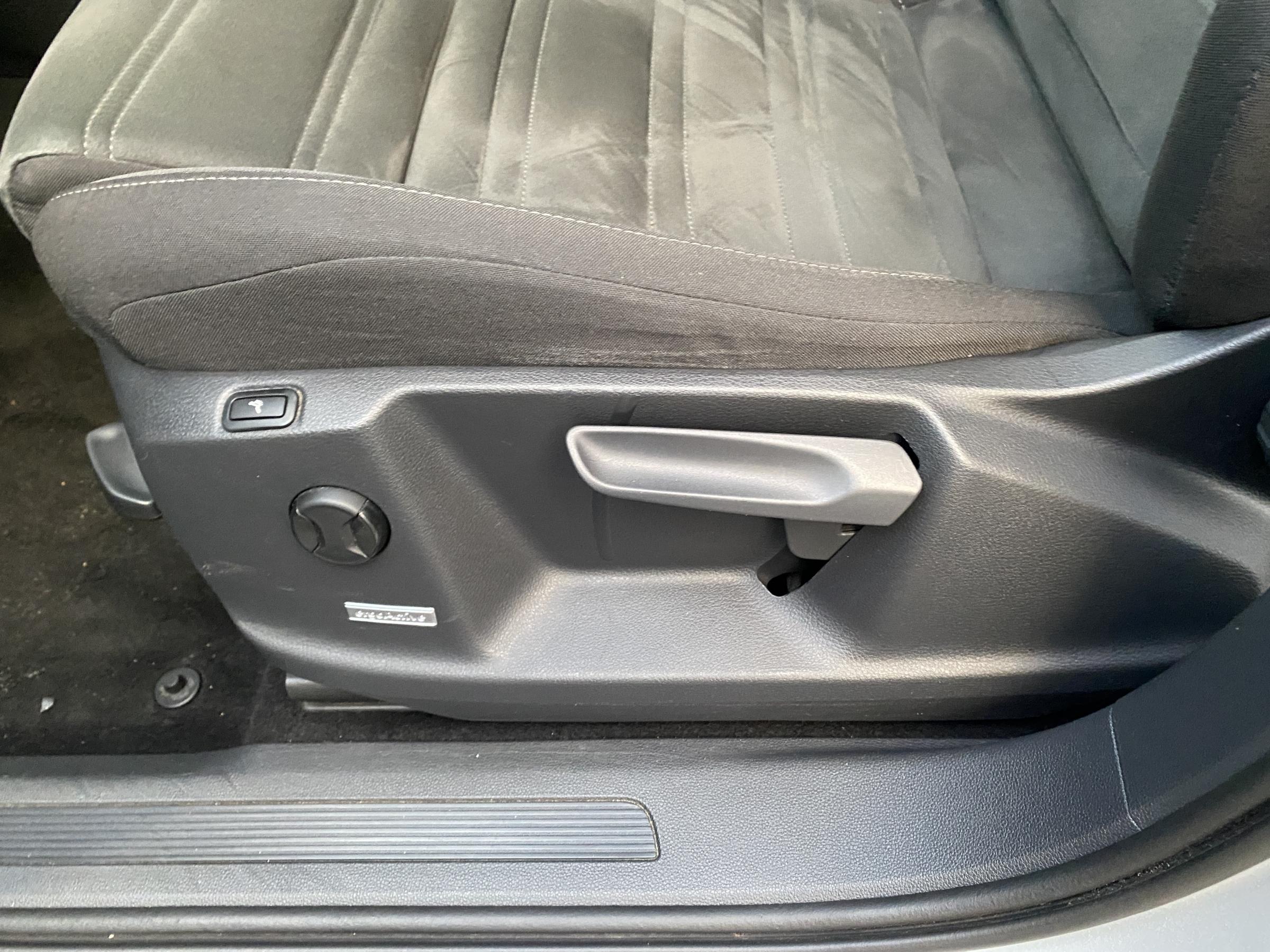 Volkswagen Touran, 2021 - pohled č. 14