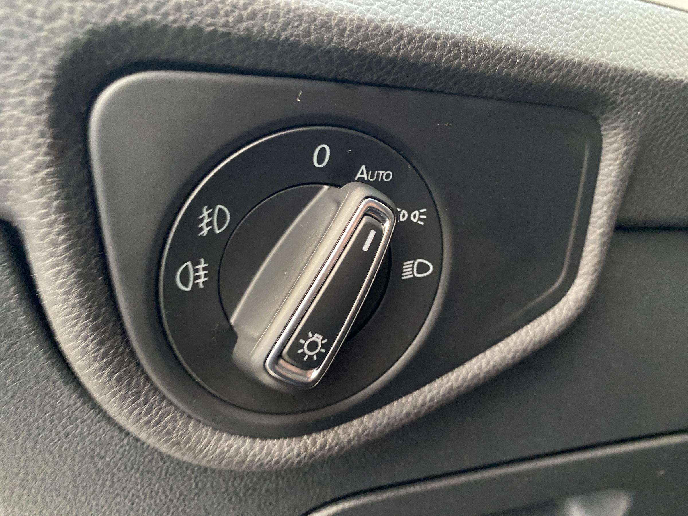 Volkswagen Touran, 2021 - pohled č. 15