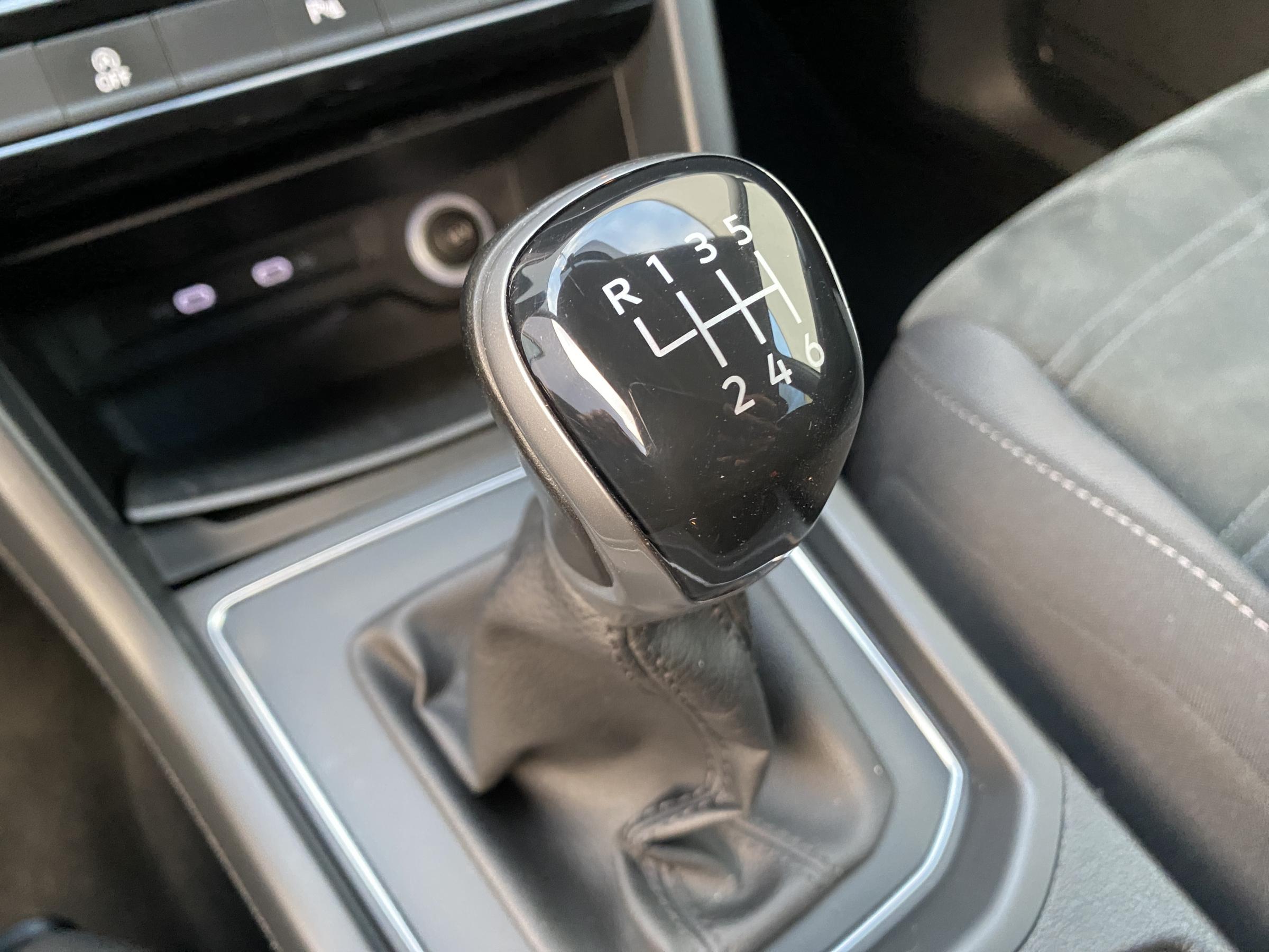 Volkswagen Touran, 2021 - pohled č. 16