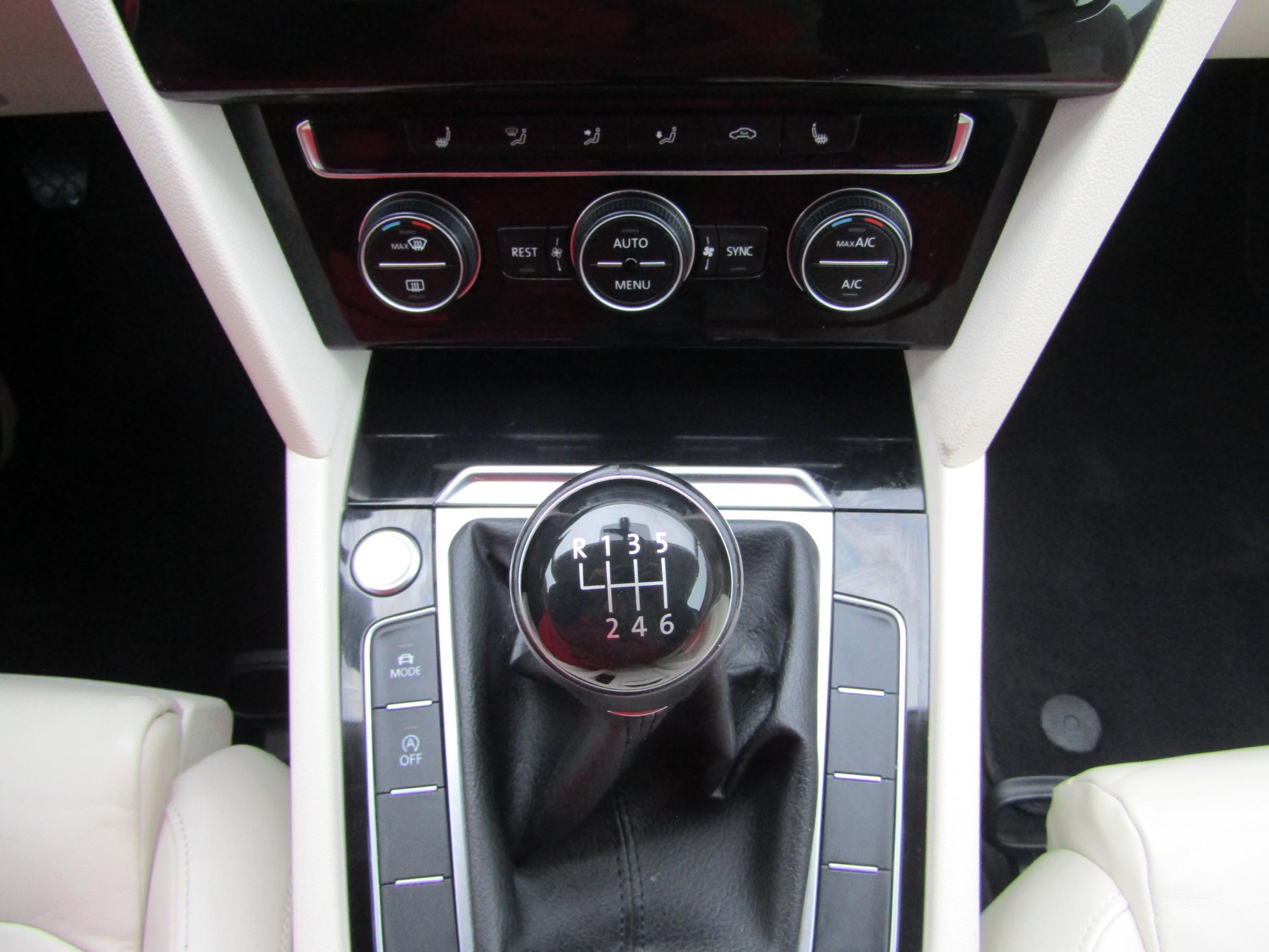 Volkswagen Passat, 2015 - pohled č. 16