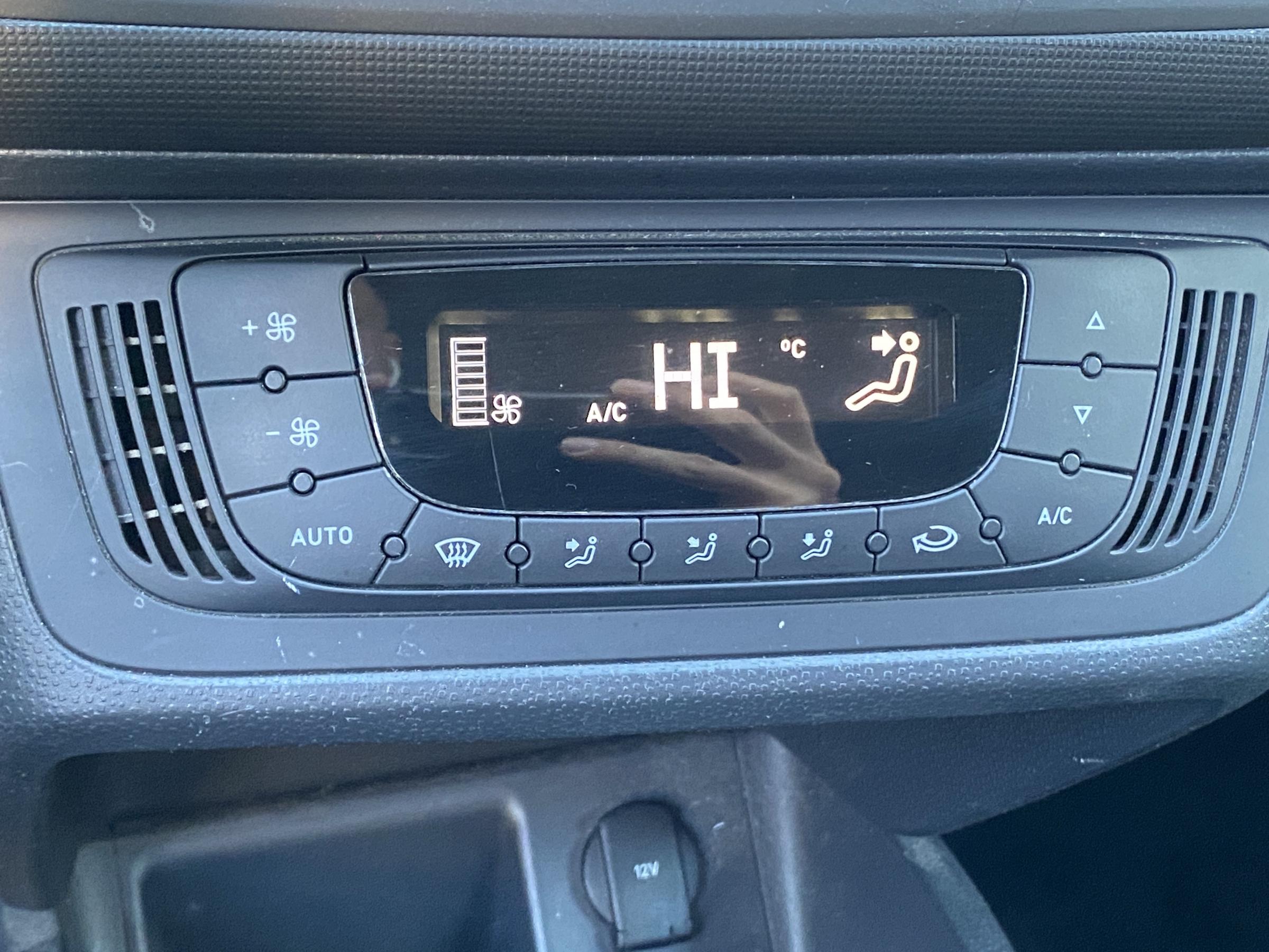 Seat Ibiza, 2014 - pohled č. 15