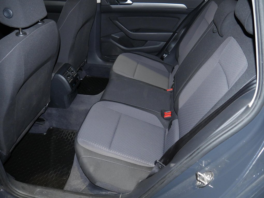 Volkswagen Passat 2.0 TDi Trendline