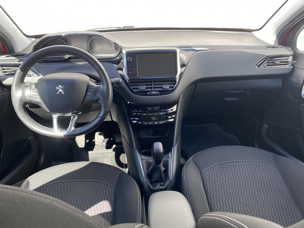 Peugeot 208 1.2i 