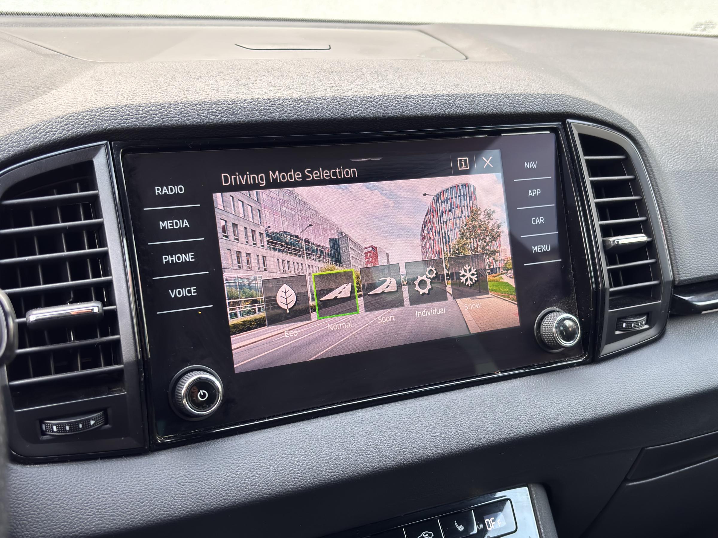 Škoda Karoq, 2020 - pohled č. 20