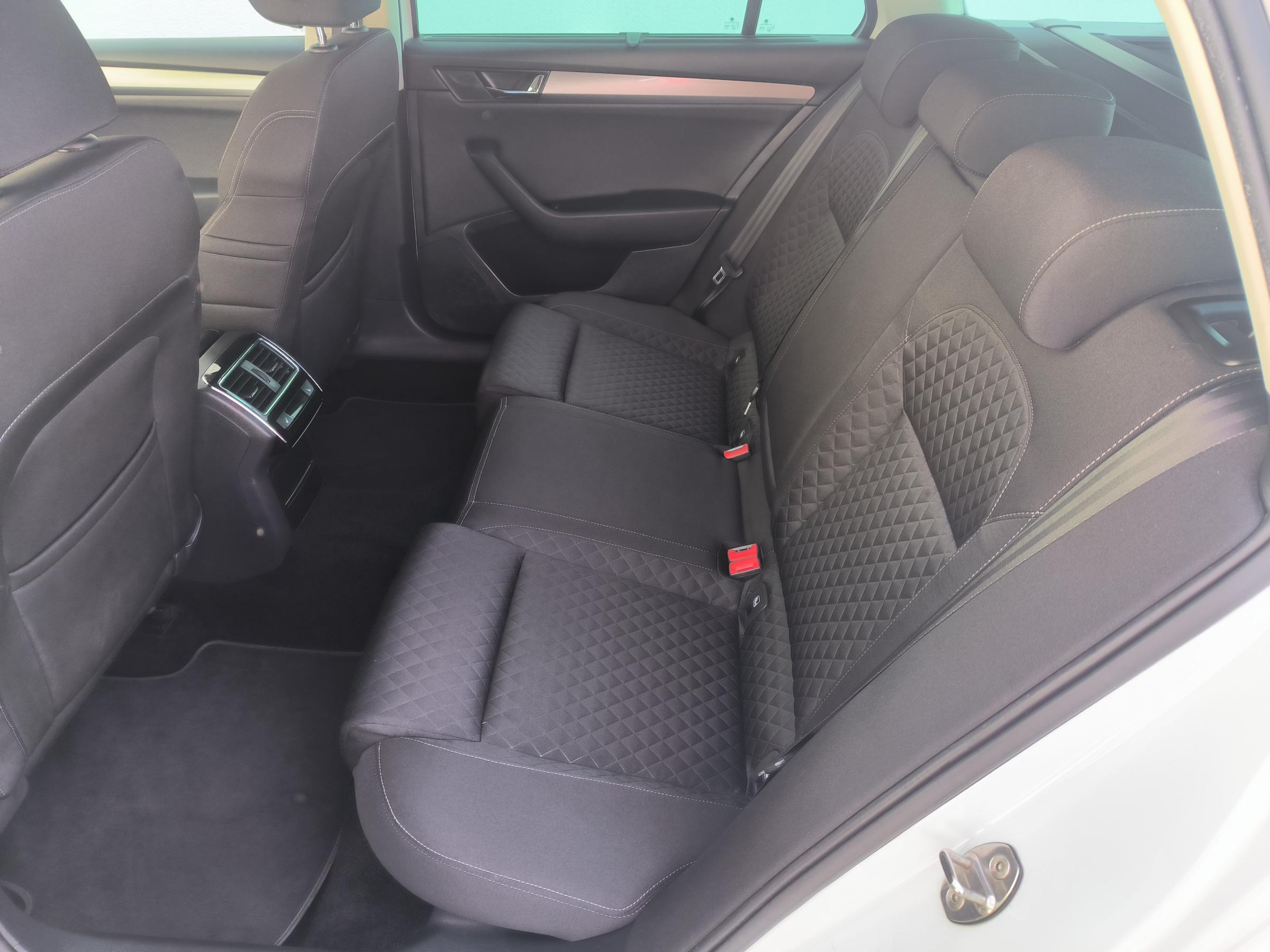 Škoda Superb III, 2017 - pohled č. 12