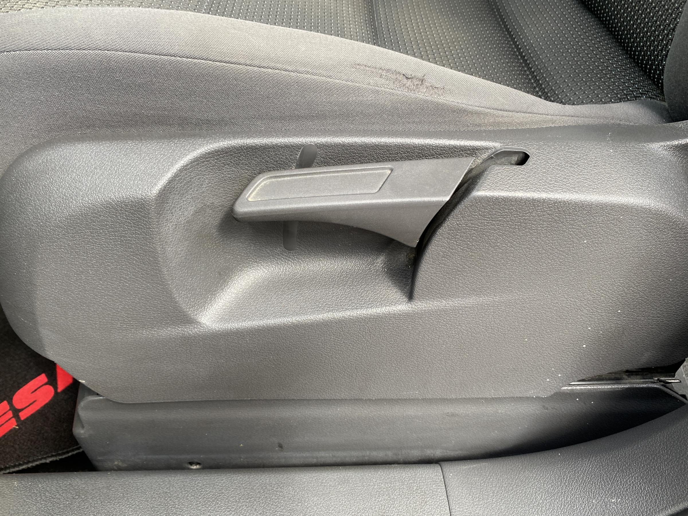 Volkswagen Touran, 2014 - pohled č. 17