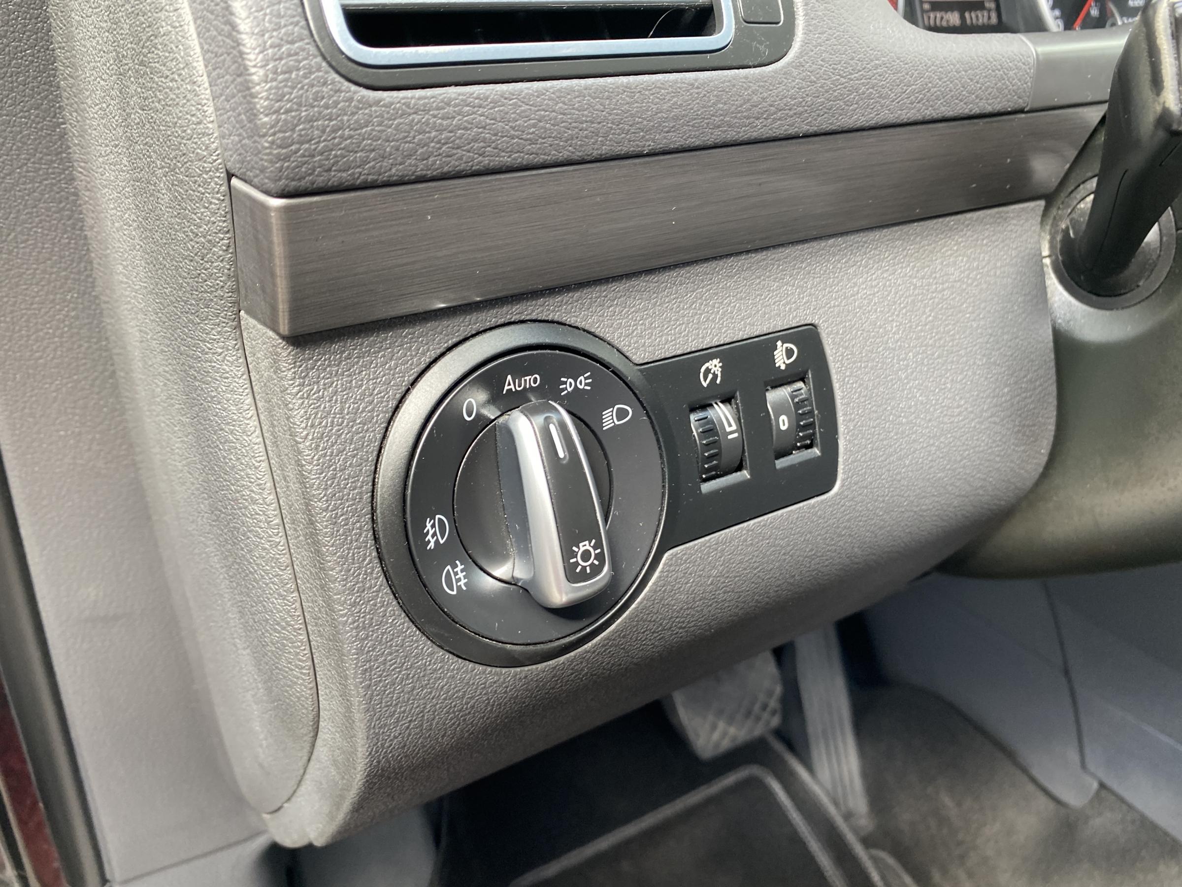 Volkswagen Touran, 2014 - pohled č. 18