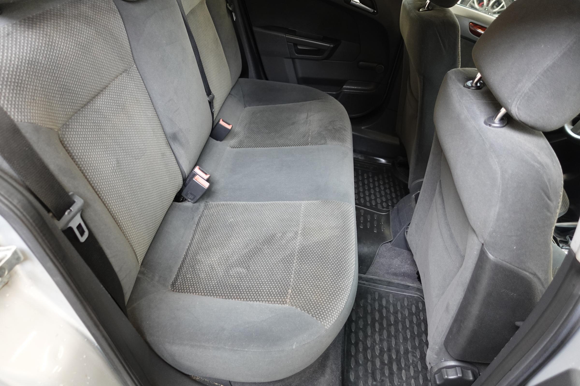 Opel Astra, 2005 - pohled č. 13