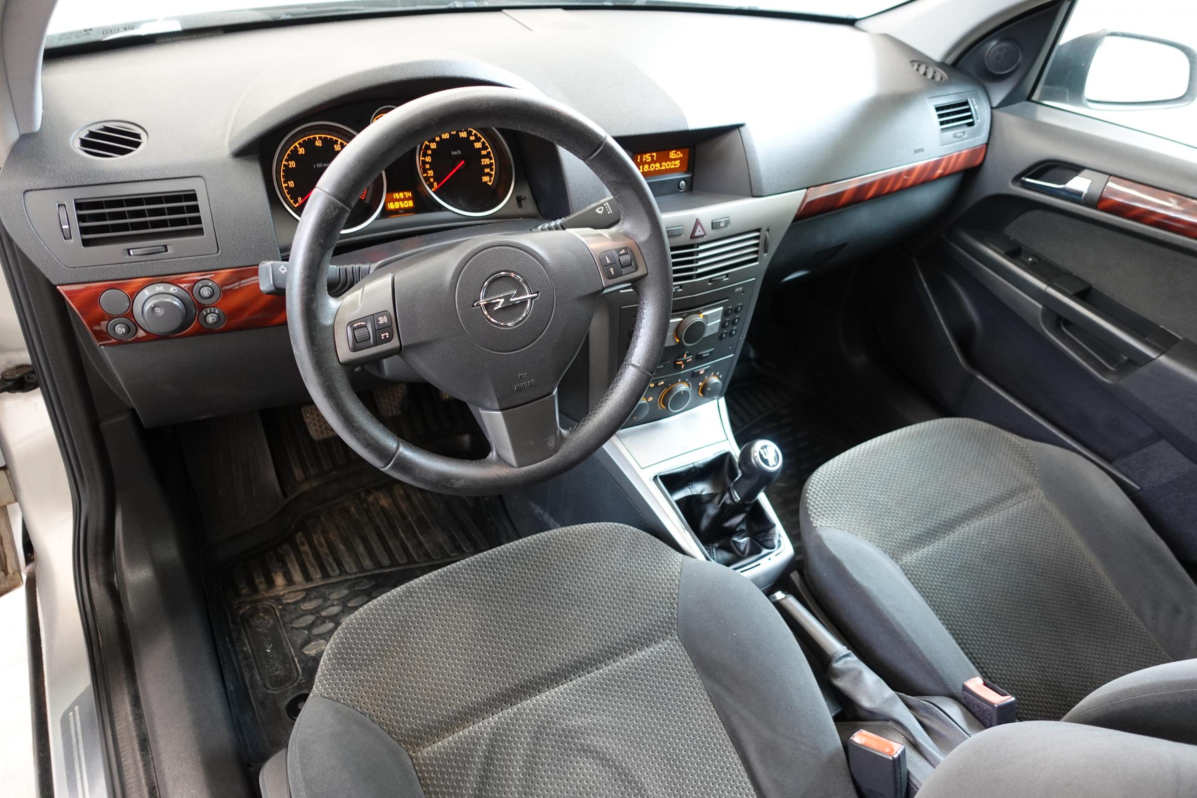 Opel Astra, 2005 - pohled č. 20