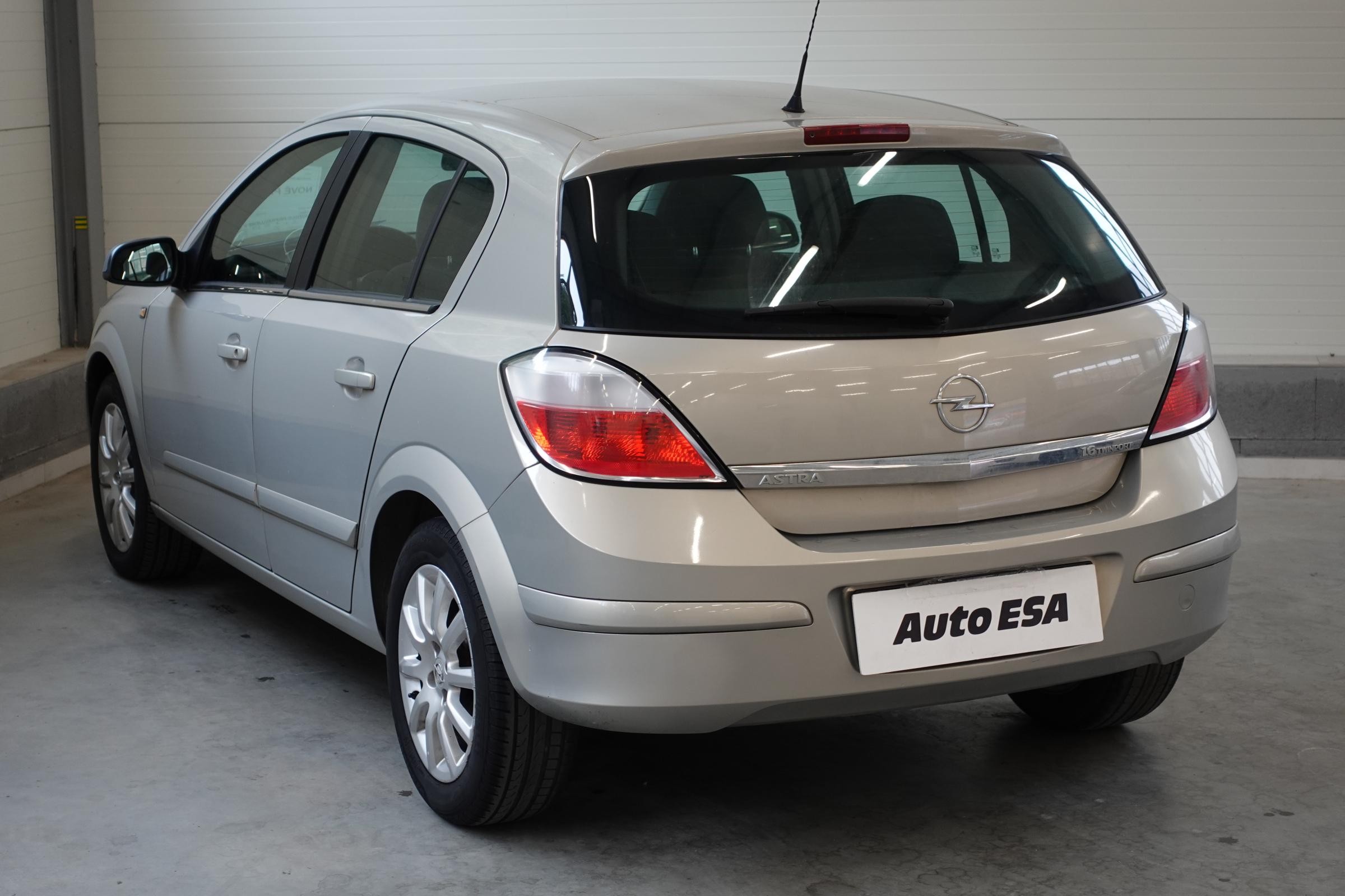 Opel Astra, 2005 - pohled č. 4
