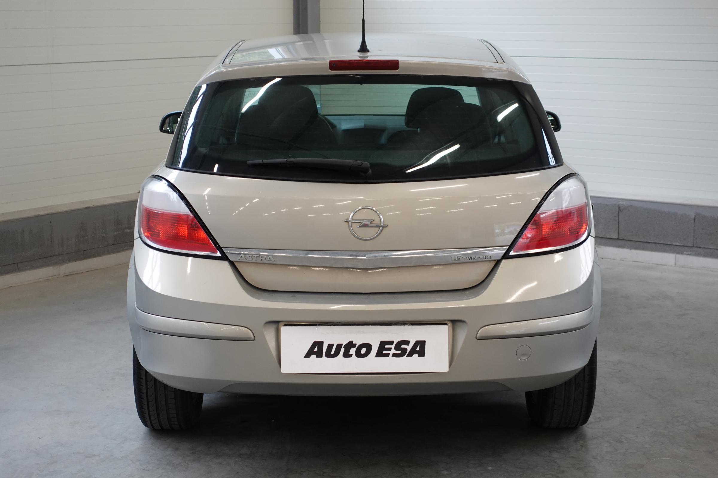 Opel Astra, 2005 - pohled č. 5