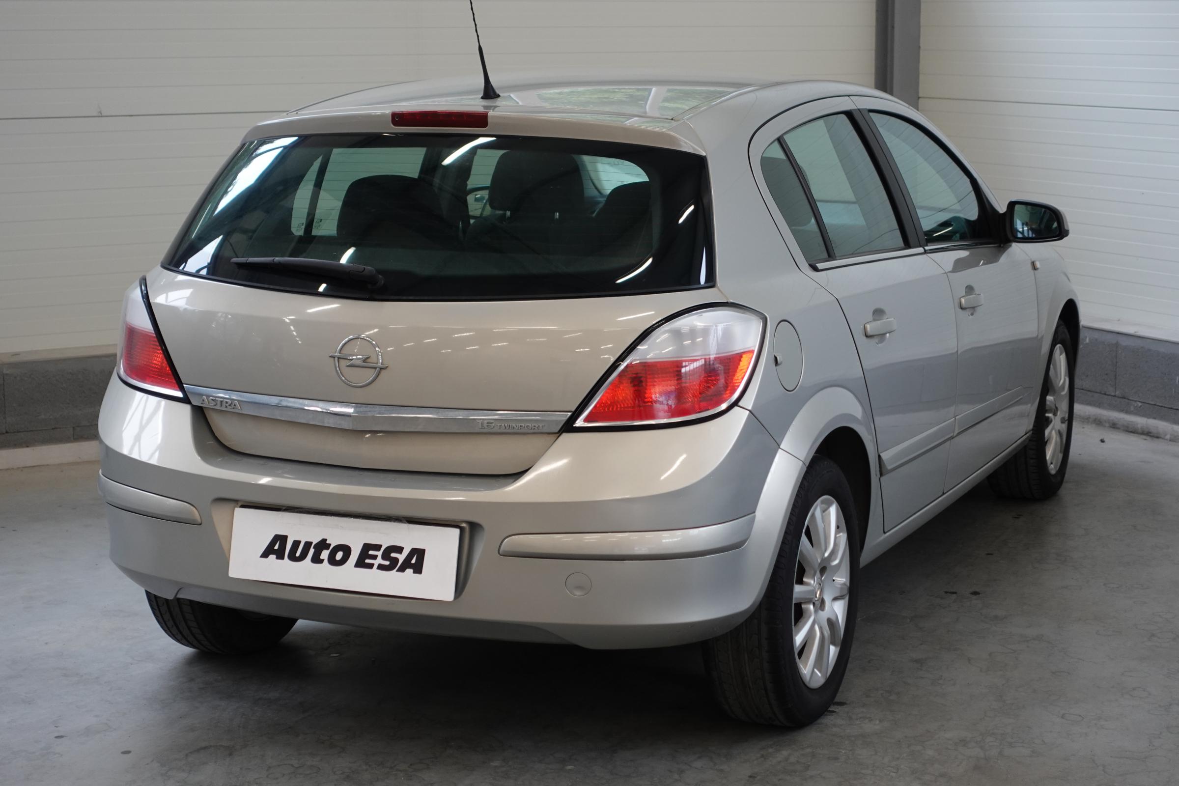 Opel Astra, 2005 - pohled č. 6